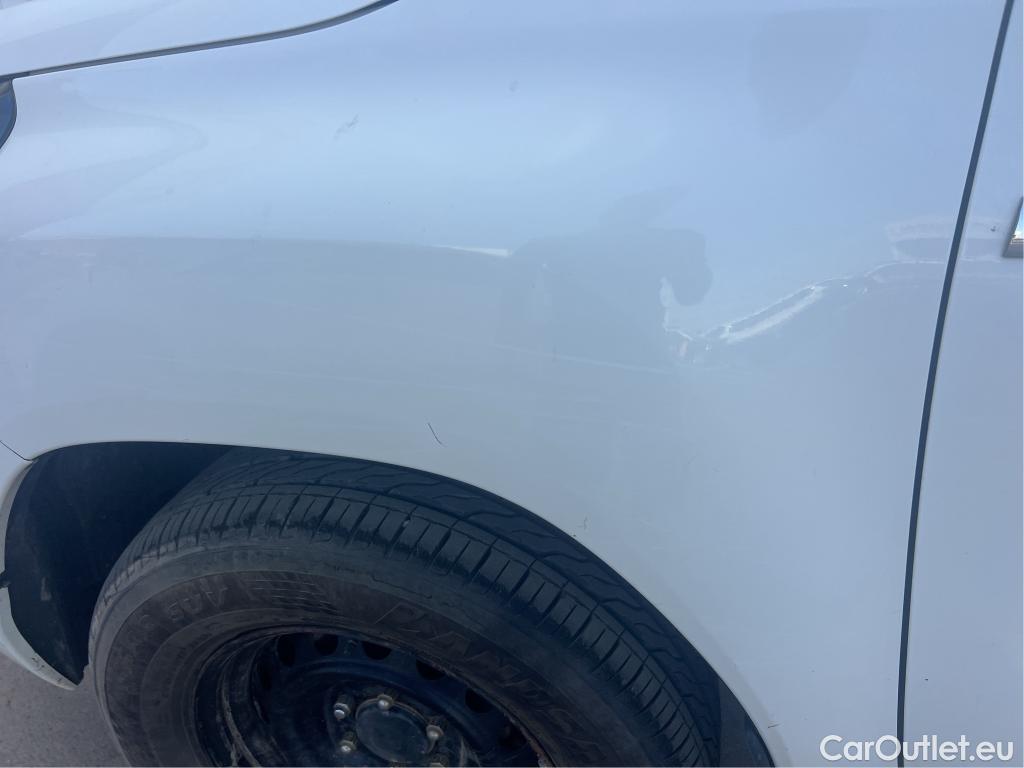  Toyota  Hilux TOYOTA  / 2020 / 4P / pickup 2.4 D-4D Cabina Doble GX #27