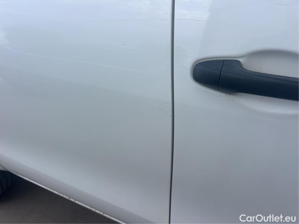  Toyota  Hilux TOYOTA  / 2020 / 4P / pickup 2.4 D-4D Cabina Doble GX #23