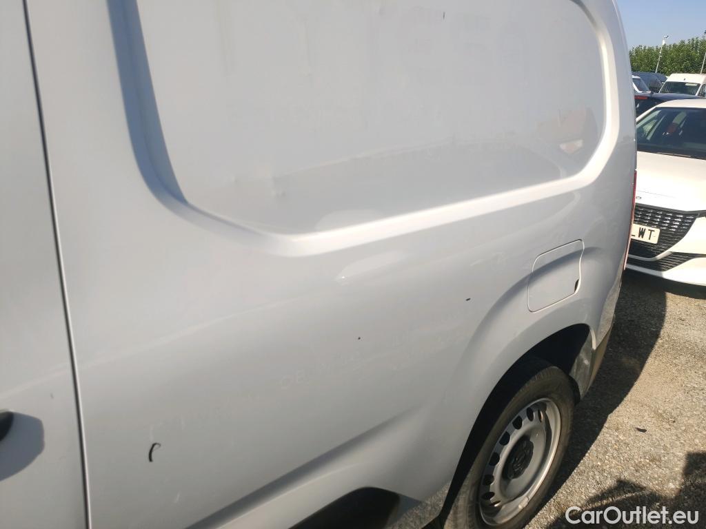  Opel  Combo OPEL  / 2018 / 3P / furgón derivado de turismo Cargo L 1000kg Diesel 1.5 100HP S&S MT E (AC) #12