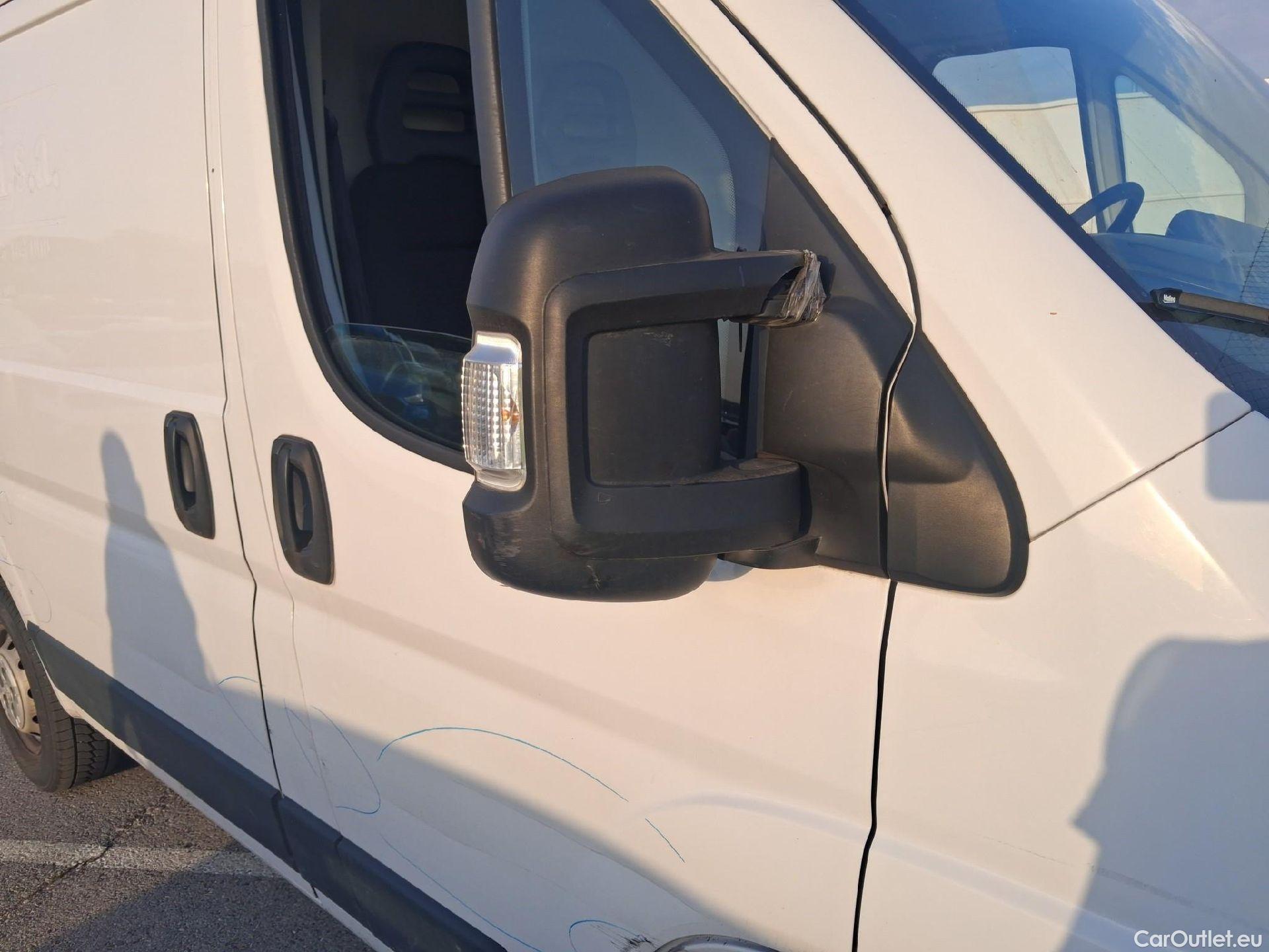  Peugeot  Boxer PEUGEOT  / 2014 / 4P / furgón 330 L1 H1 BHDI 88kW (120CV) S&S 6 Vel. M #46