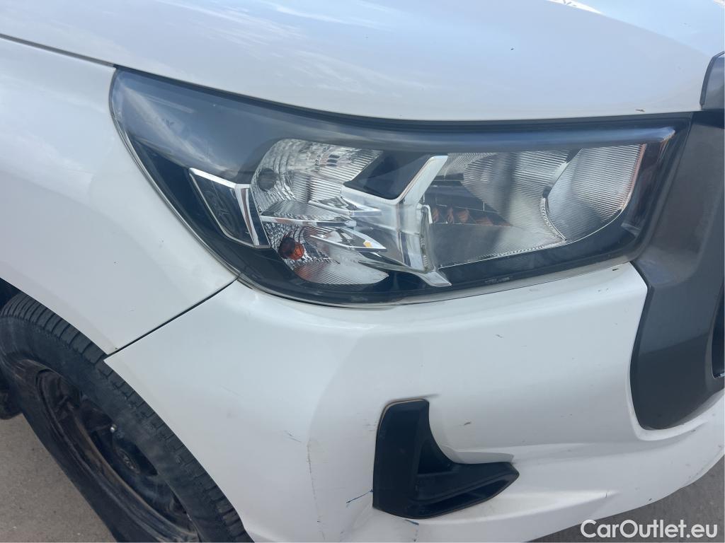  Toyota  Hilux TOYOTA  / 2020 / 4P / pickup 2.4 D-4D Cabina Doble GX #40