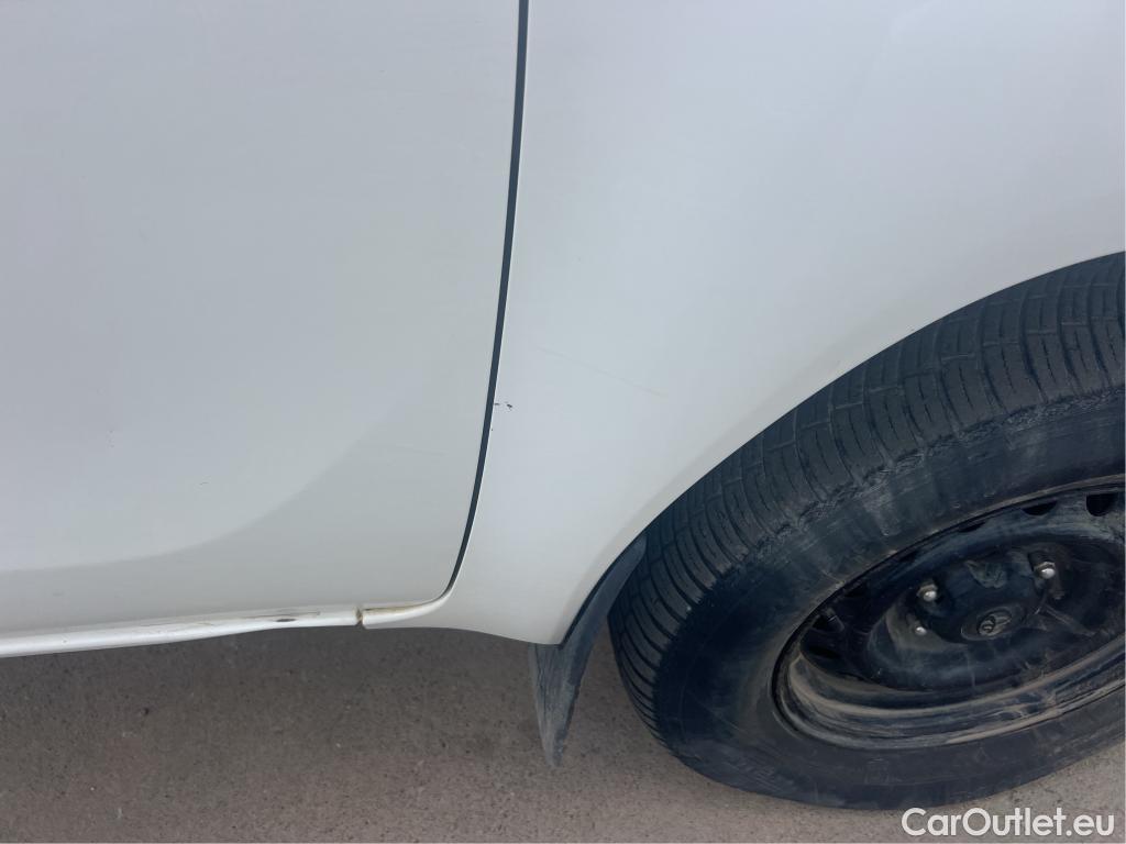  Toyota  Hilux TOYOTA  / 2020 / 4P / pickup 2.4 D-4D Cabina Doble GX #29