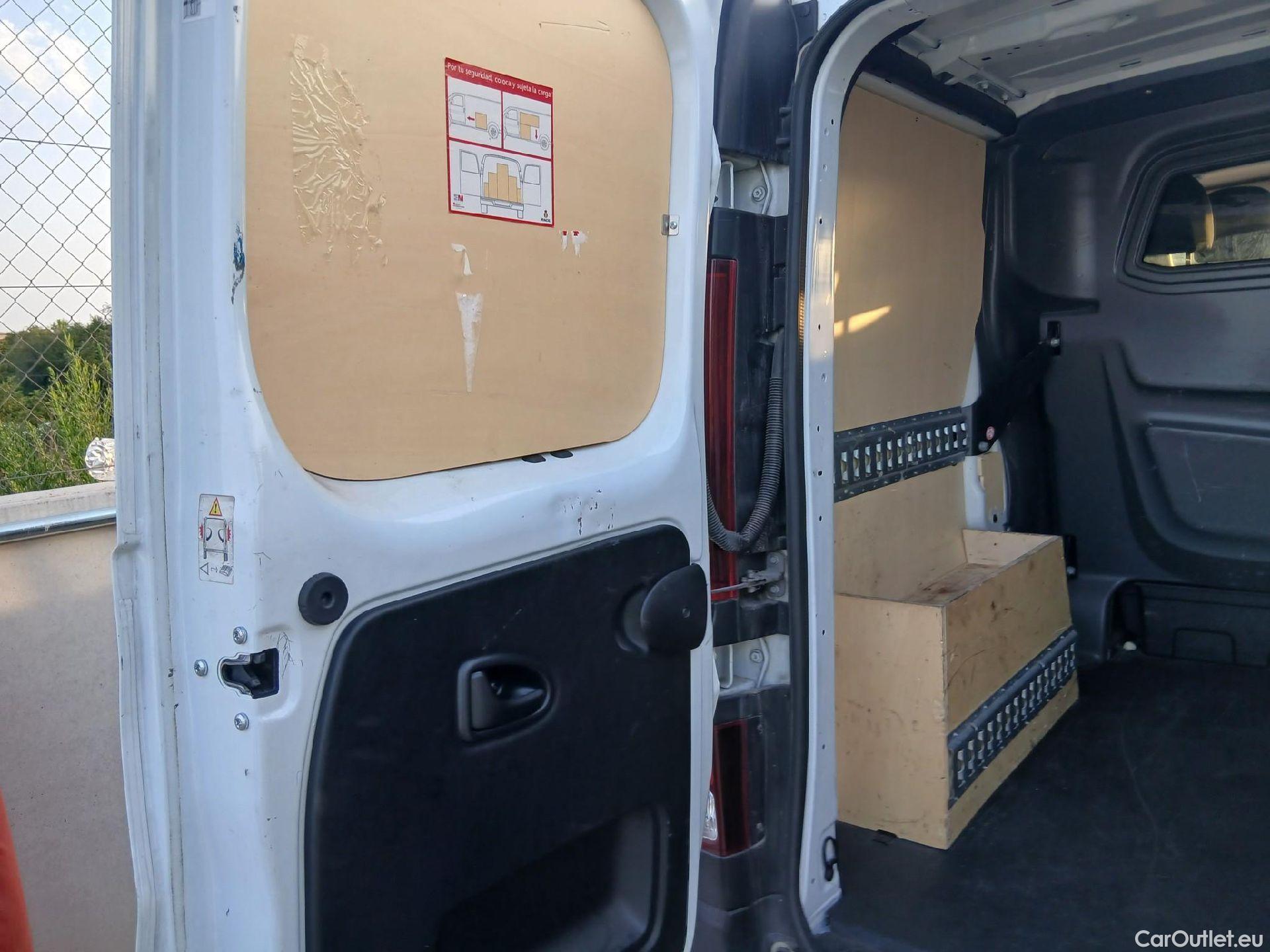  Renault  Trafic RENAULT  / 2019 / 4P / furgón Doble Cabina 27 L1 Energy BluedCi 88 kW #16