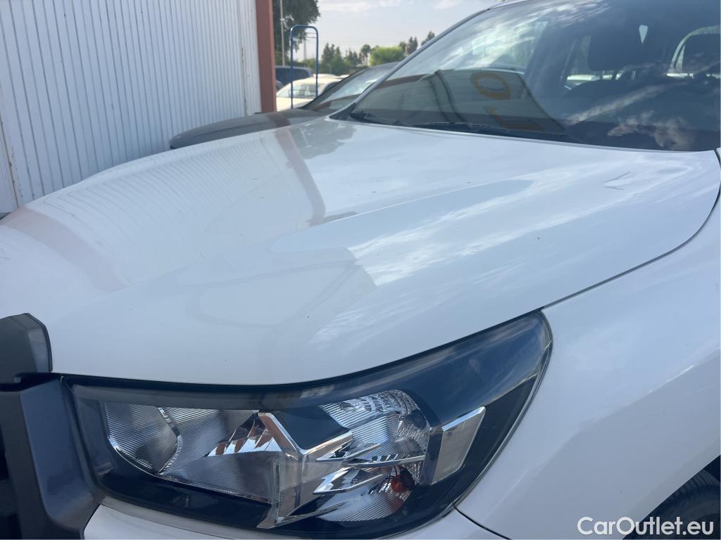  Toyota  Hilux TOYOTA  / 2020 / 4P / pickup 2.4 D-4D Cabina Doble GX #11