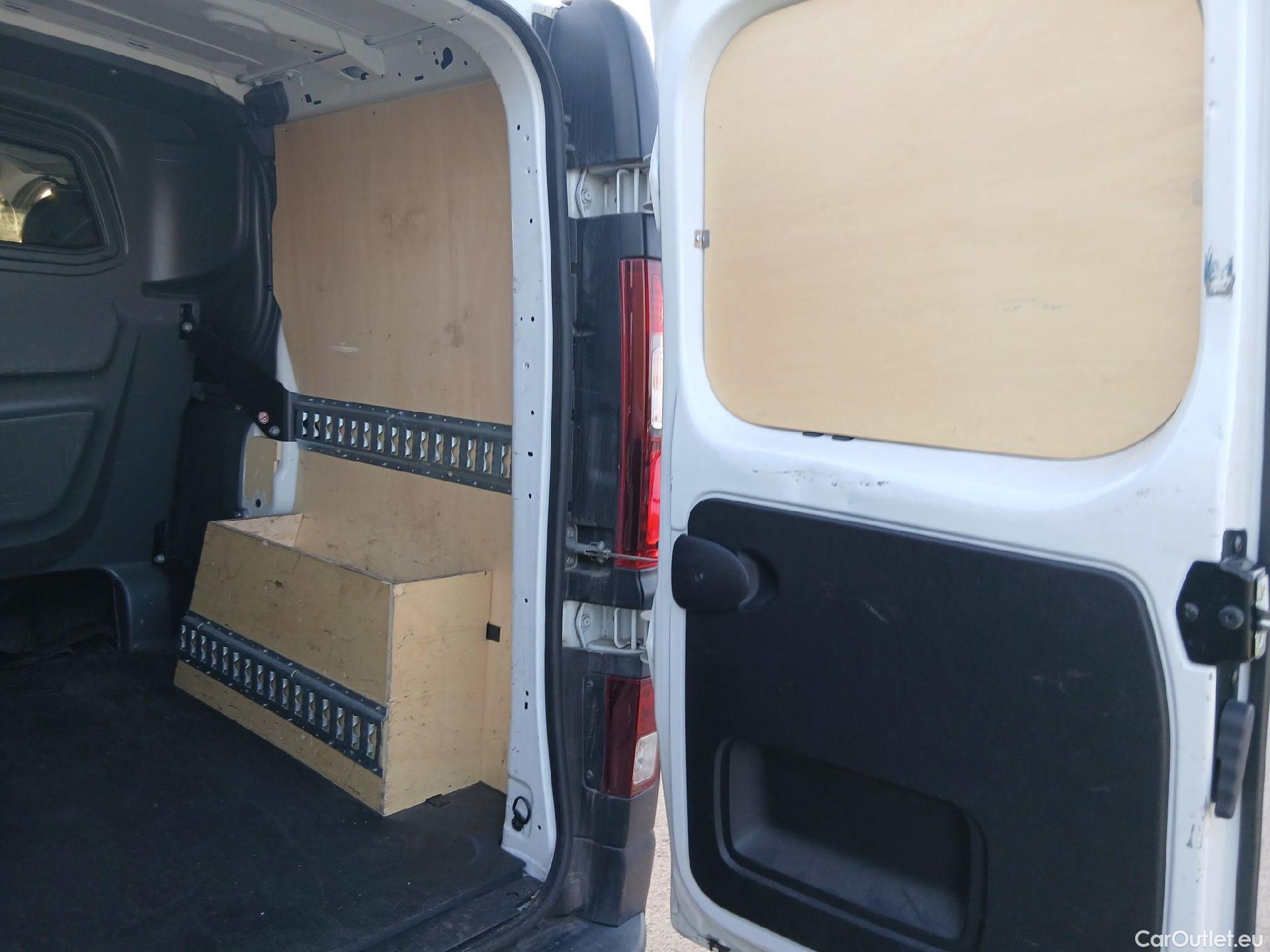 Renault  Trafic RENAULT  / 2019 / 4P / furgón Doble Cabina 27 L1 Energy BluedCi 88 kW #15