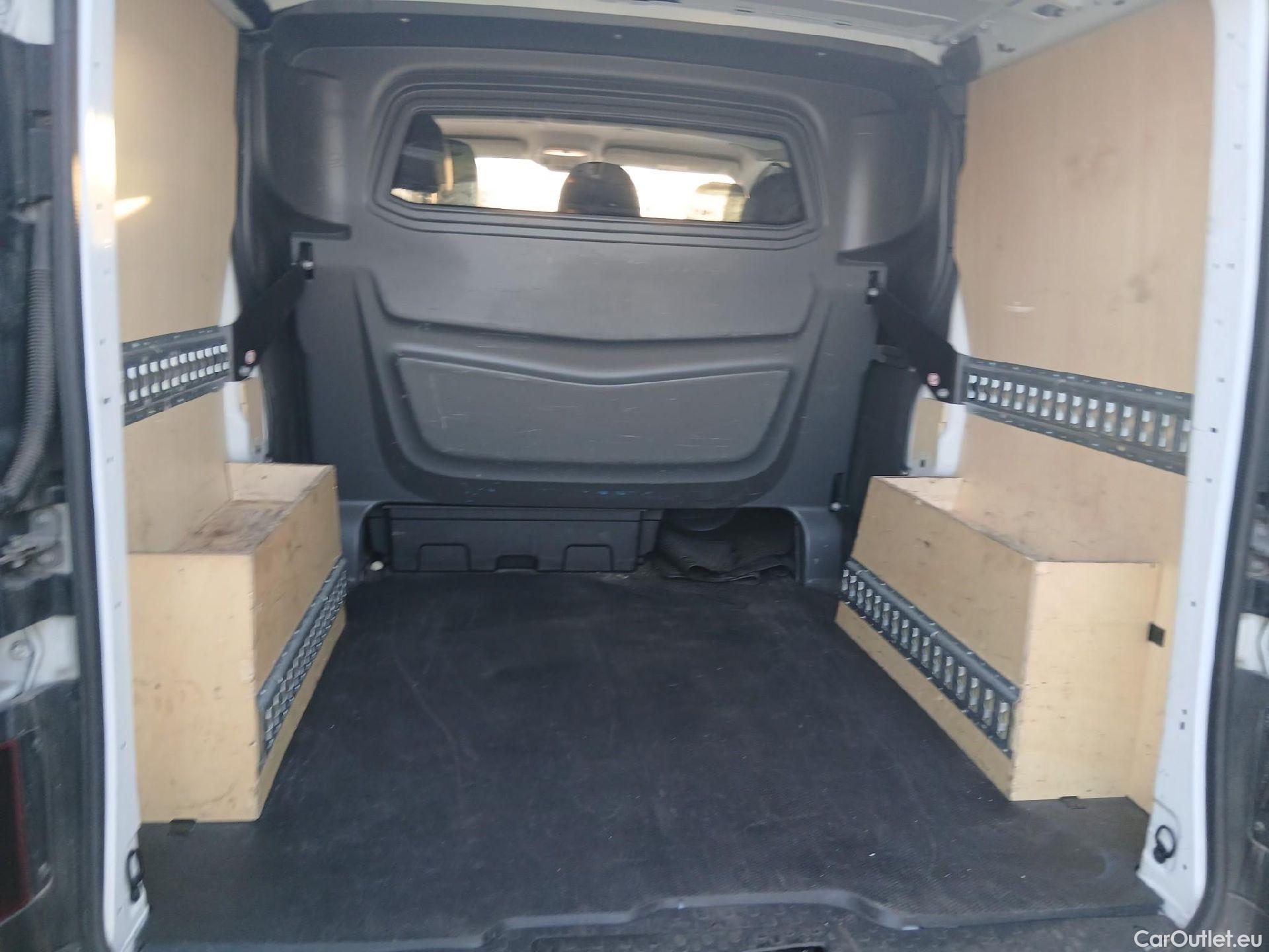  Renault  Trafic RENAULT  / 2019 / 4P / furgón Doble Cabina 27 L1 Energy BluedCi 88 kW #17