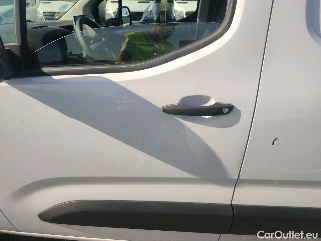  Opel  Combo OPEL  / 2018 / 3P / furgón derivado de turismo Cargo L 1000kg Diesel 1.5 100HP S&S MT E (AC) #1
