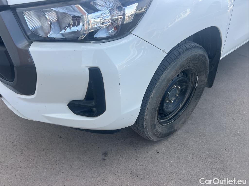  Toyota  Hilux TOYOTA  / 2020 / 4P / pickup 2.4 D-4D Cabina Doble GX #31