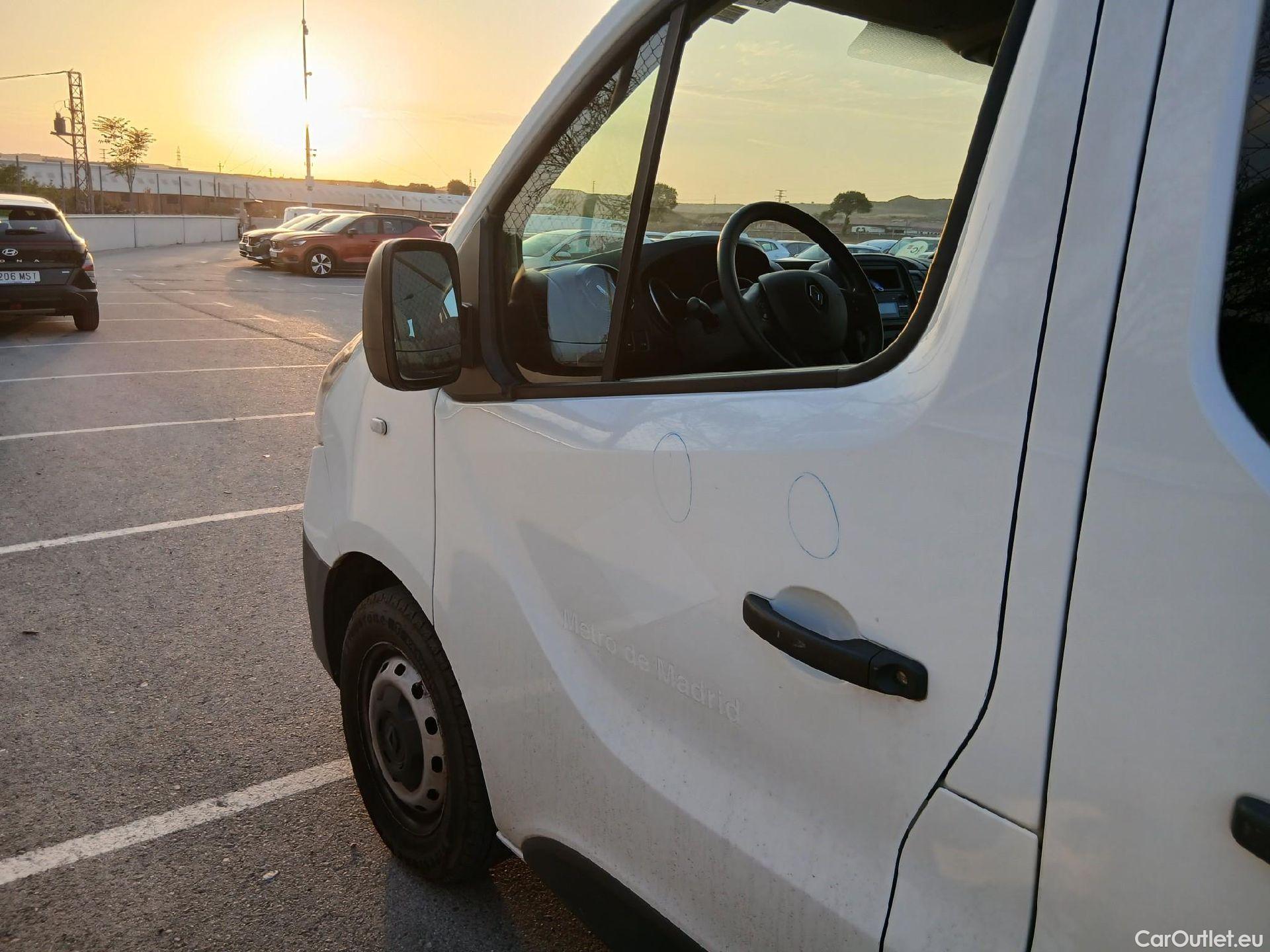  Renault  Trafic RENAULT  / 2019 / 4P / furgón Doble Cabina 27 L1 Energy BluedCi 88 kW #6