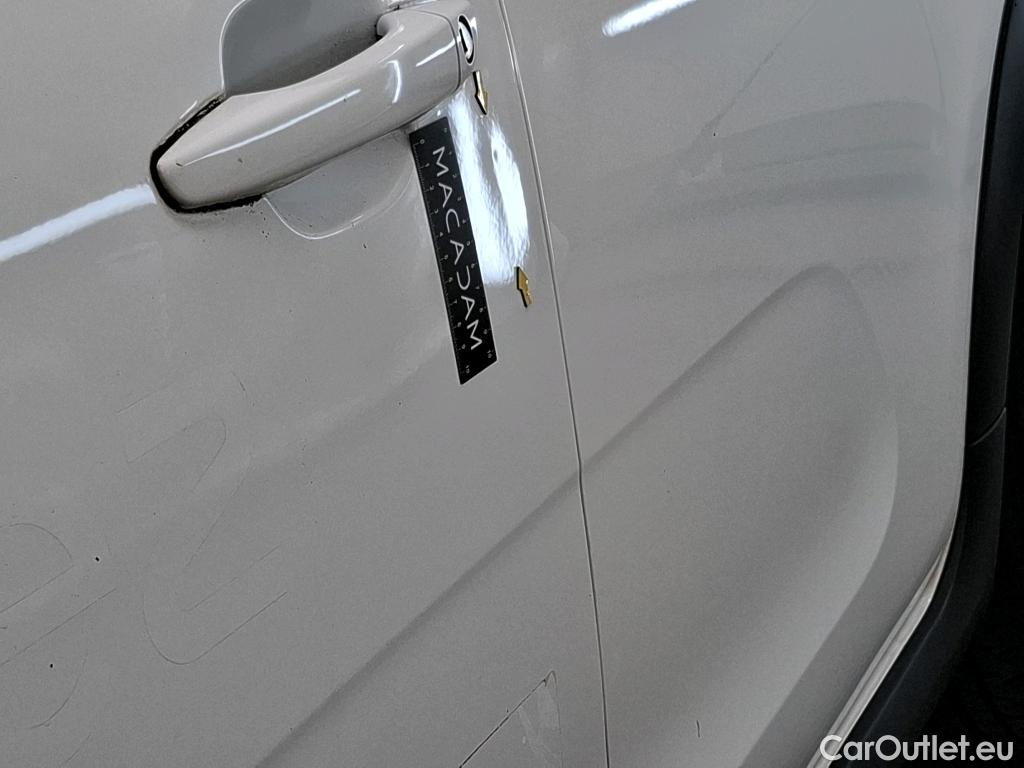  Citroen  C3  Société Feel 1.5 BlueHDI 100CV BVM6 E6dT #2