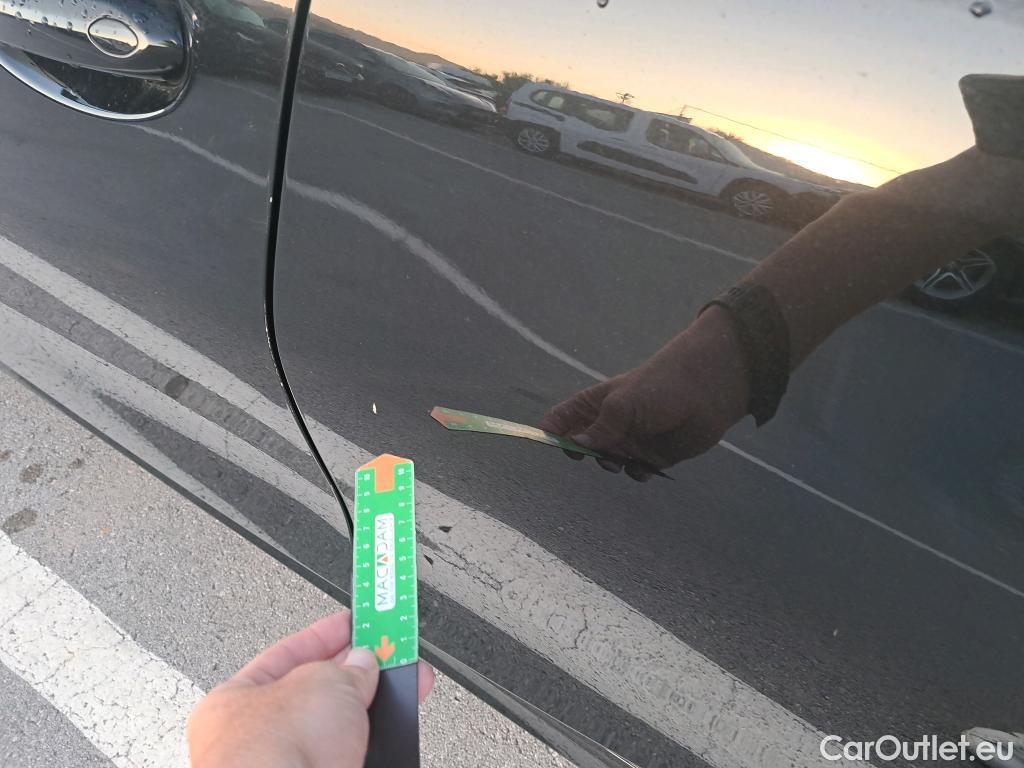  Bmw  Serie 3 BMW  / 2018 / 4P / sedán 320d Auto. #8