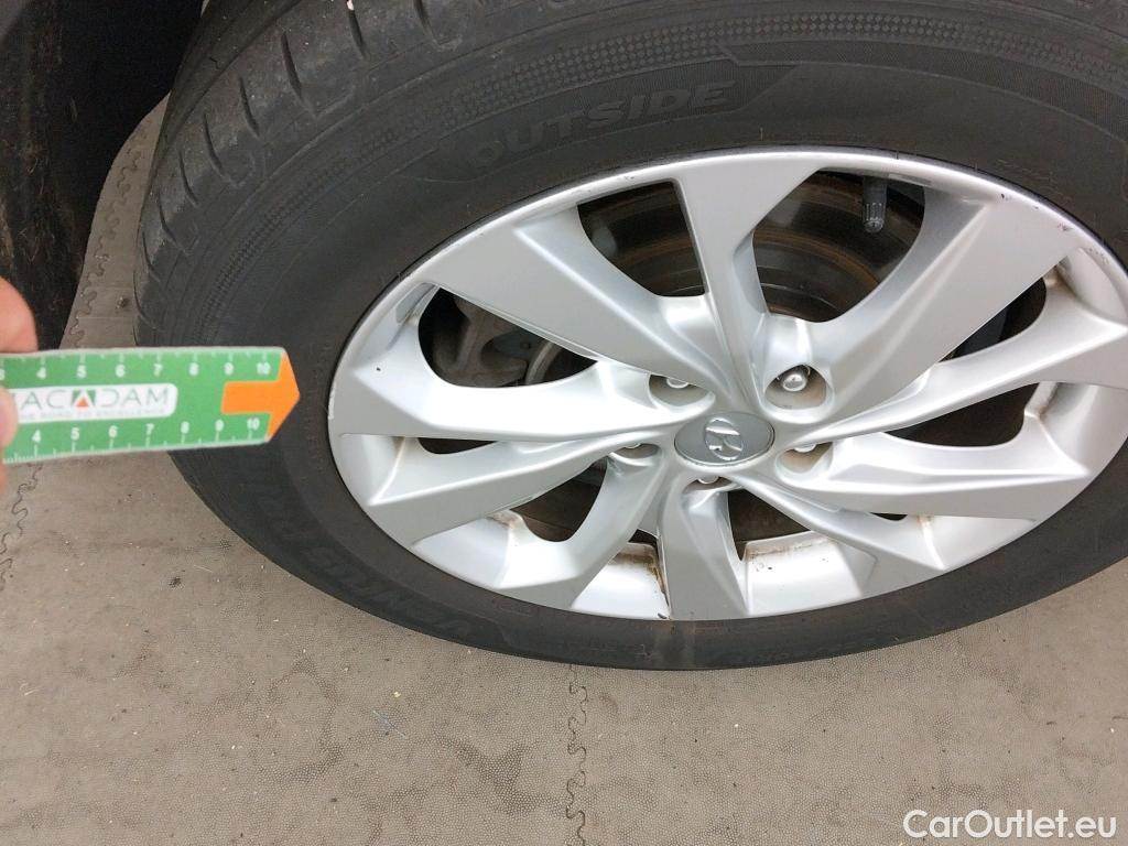  Hyundai  Tucson HYUNDAI  / 2018 / 5P / todoterreno 1.6 CRDI 85kW (116CV) 48V SLE Sky 4X2(SL)(SP) #32