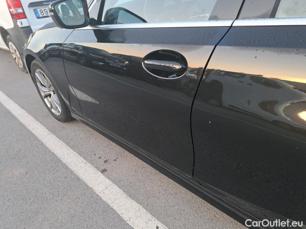  Bmw  Serie 3 BMW  / 2018 / 4P / sedán 320d Auto. #18