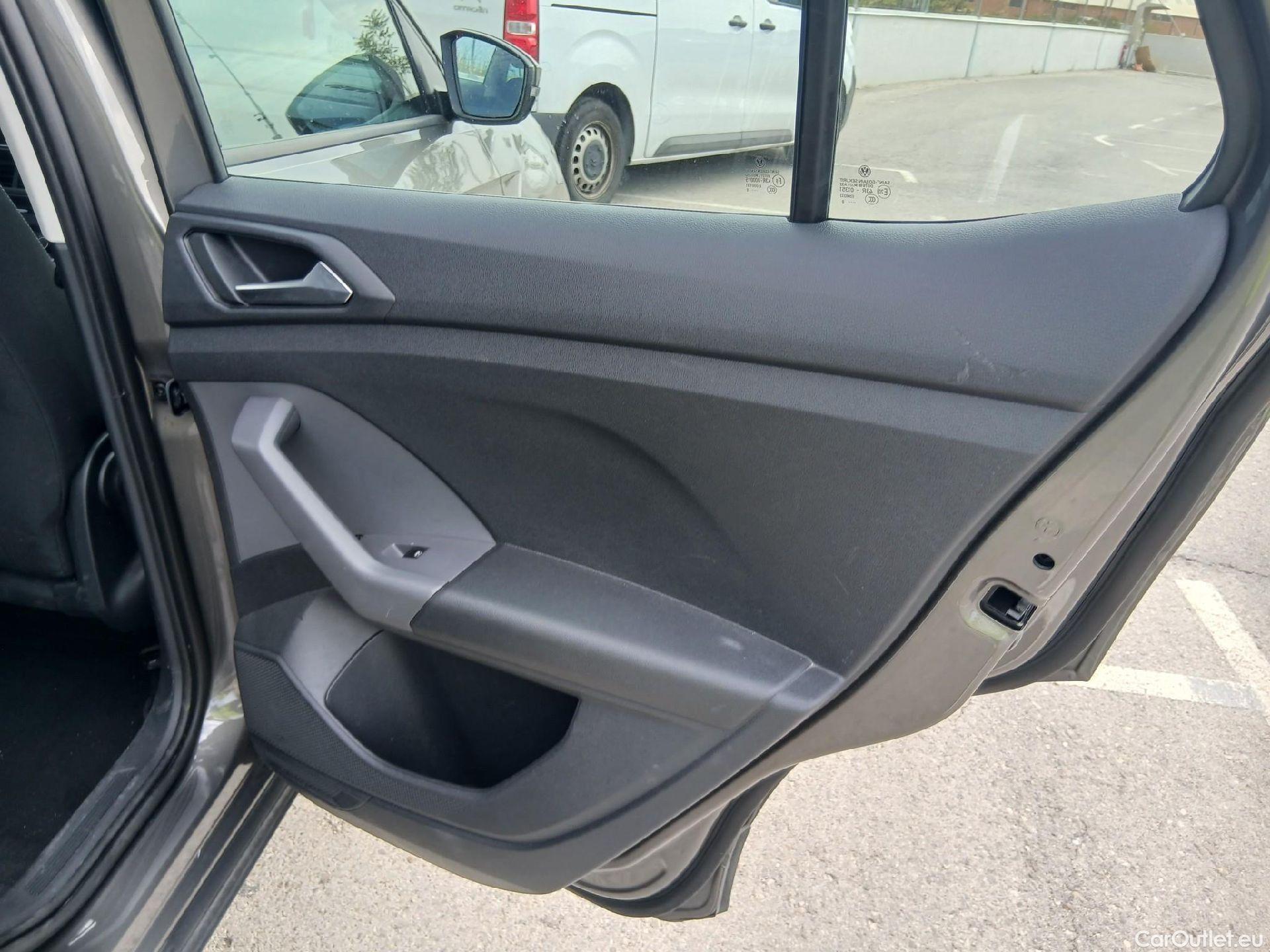  Volkswagen  T-CROSS VOLKSWAGEN  / 2018 / 5P / todoterreno Advance 1.0 TSI 85kW (115CV) DSG (AC) #54