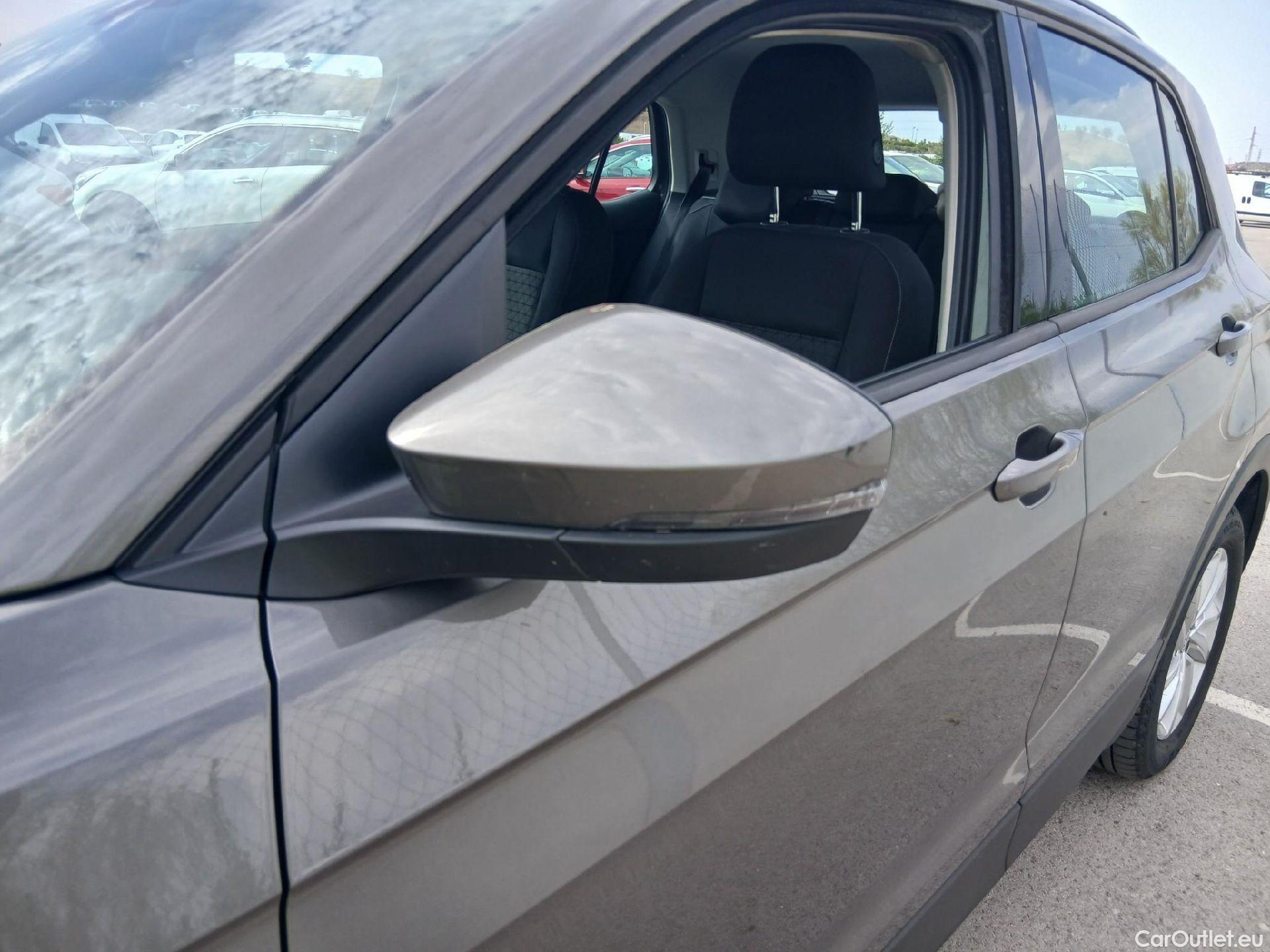  Volkswagen  T-CROSS VOLKSWAGEN  / 2018 / 5P / todoterreno Advance 1.0 TSI 85kW (115CV) DSG (AC) #17