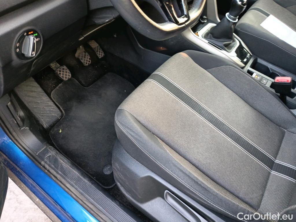  Volkswagen  T-ROC VOLKSWAGEN  / 2017 / 5P / todoterreno Advance 1.6 TDI 85kW (115CV) #4