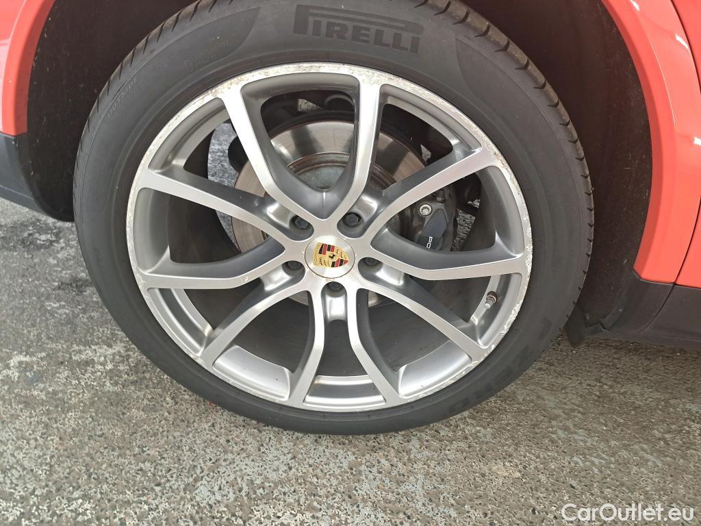  Porsche  Cayenne PORSCHE  Coupé / 2019 / 5P / SUV  E-Hybrid Coupé #16