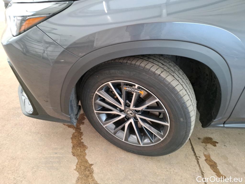  Lexus  NX LEXUS  / 2021 / 5P / SUV 450H+ 4WD Luxe #3