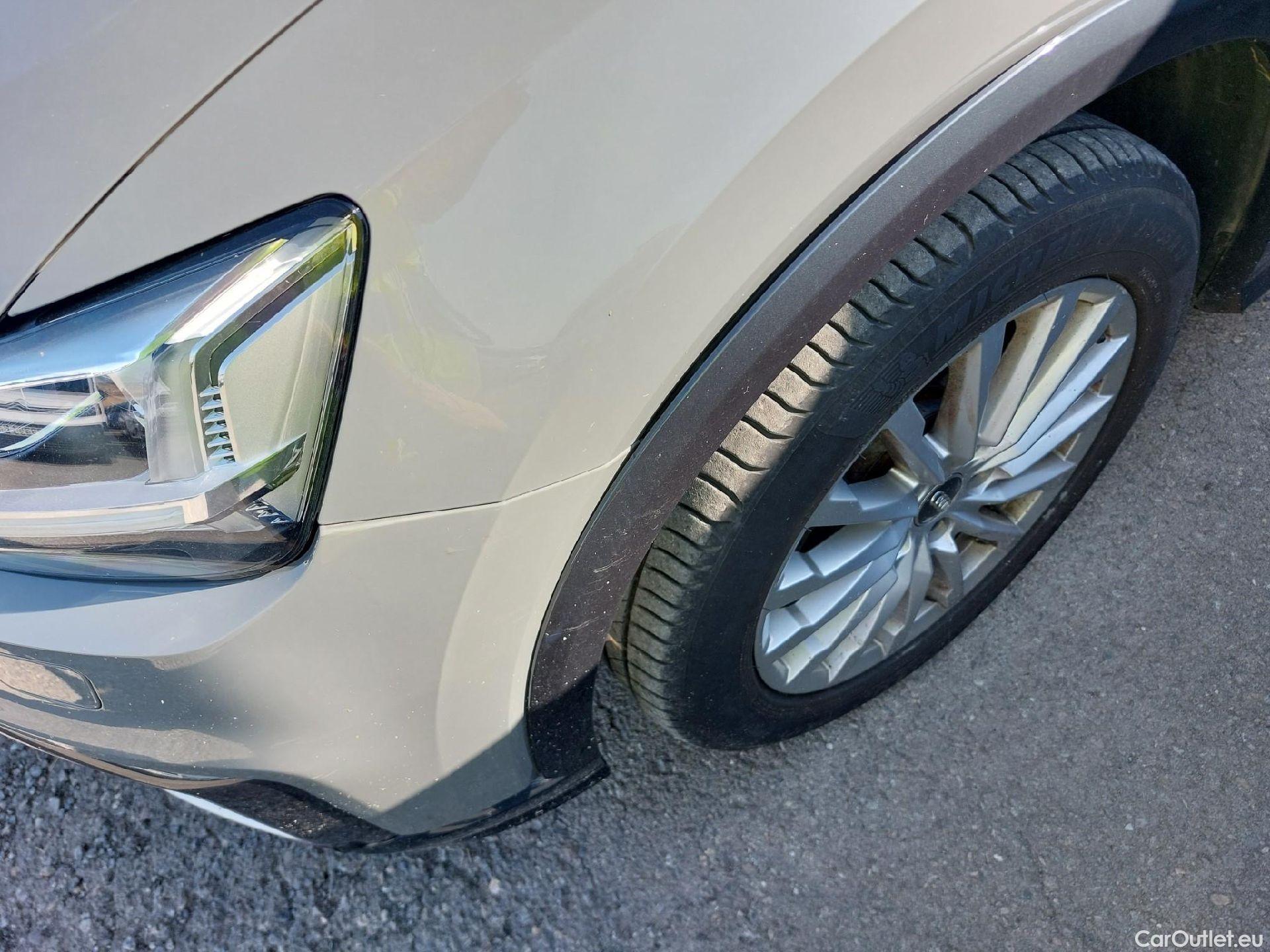  Audi  Q2 AUDI  / 2016 / 5P / todoterreno Design 30 TFSI 85kW (116CV) #6