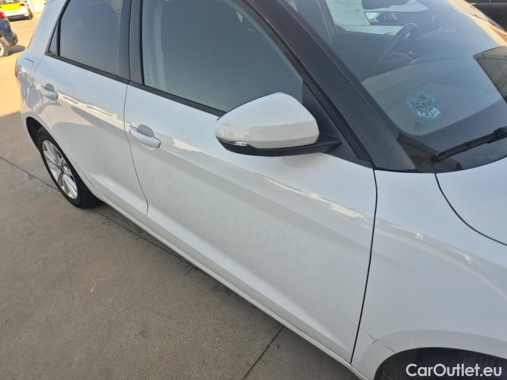 Audi  A1 Sportback AUDI A1 / 2018 / 5P / berlina con portón Sportback Advanced 30 TFSI 81kW (110CV) #2