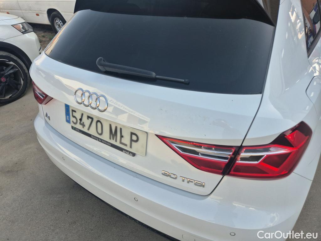  Audi  A1 Sportback AUDI A1 / 2018 / 5P / berlina con portón Sportback Advanced 30 TFSI 81kW (110CV) #3