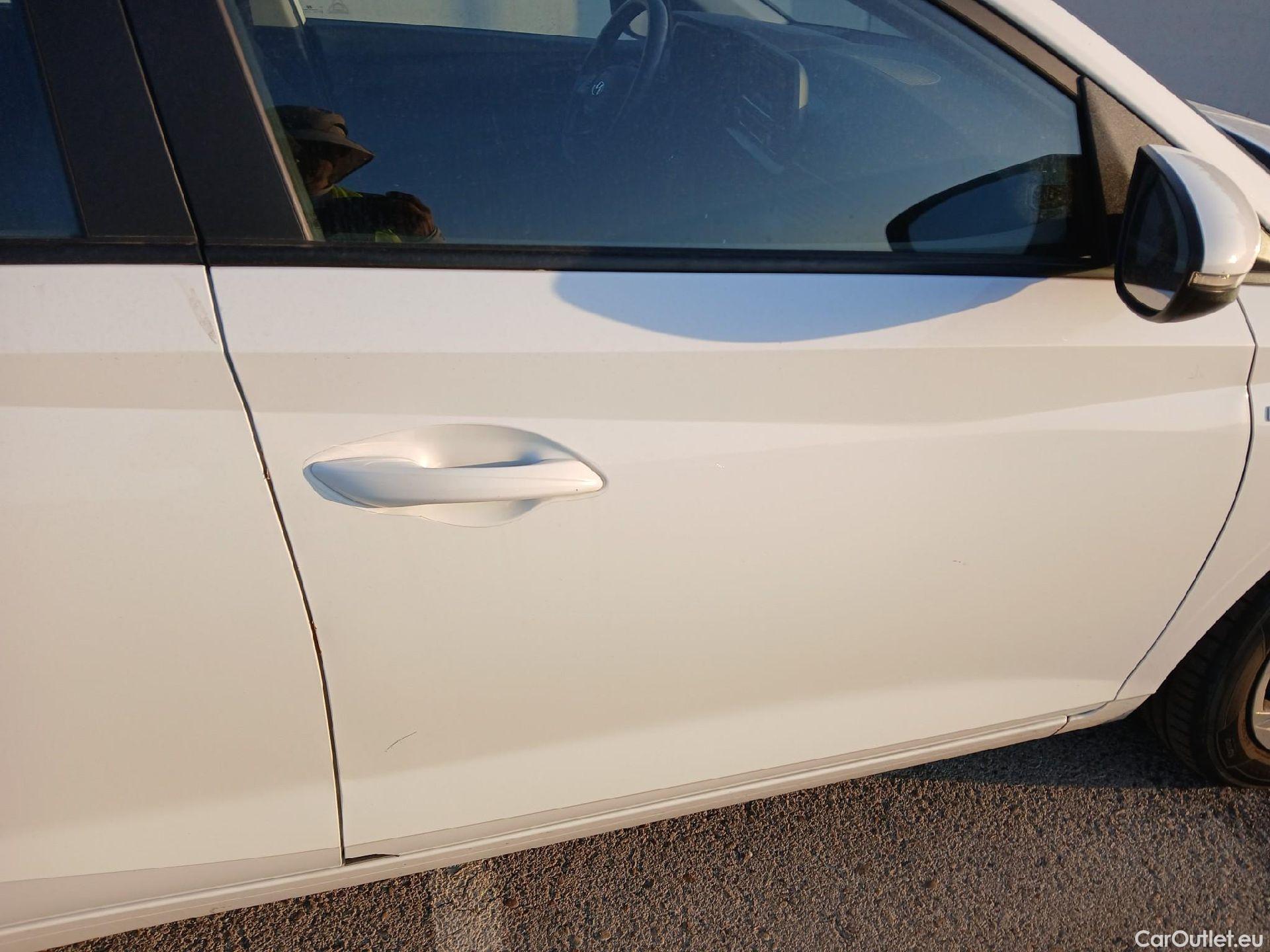  Hyundai  i20 HYUNDAI  / 2020 / 5P / berlina con portón 1.0 TGDI 74kW (100CV) 48V Essence #24