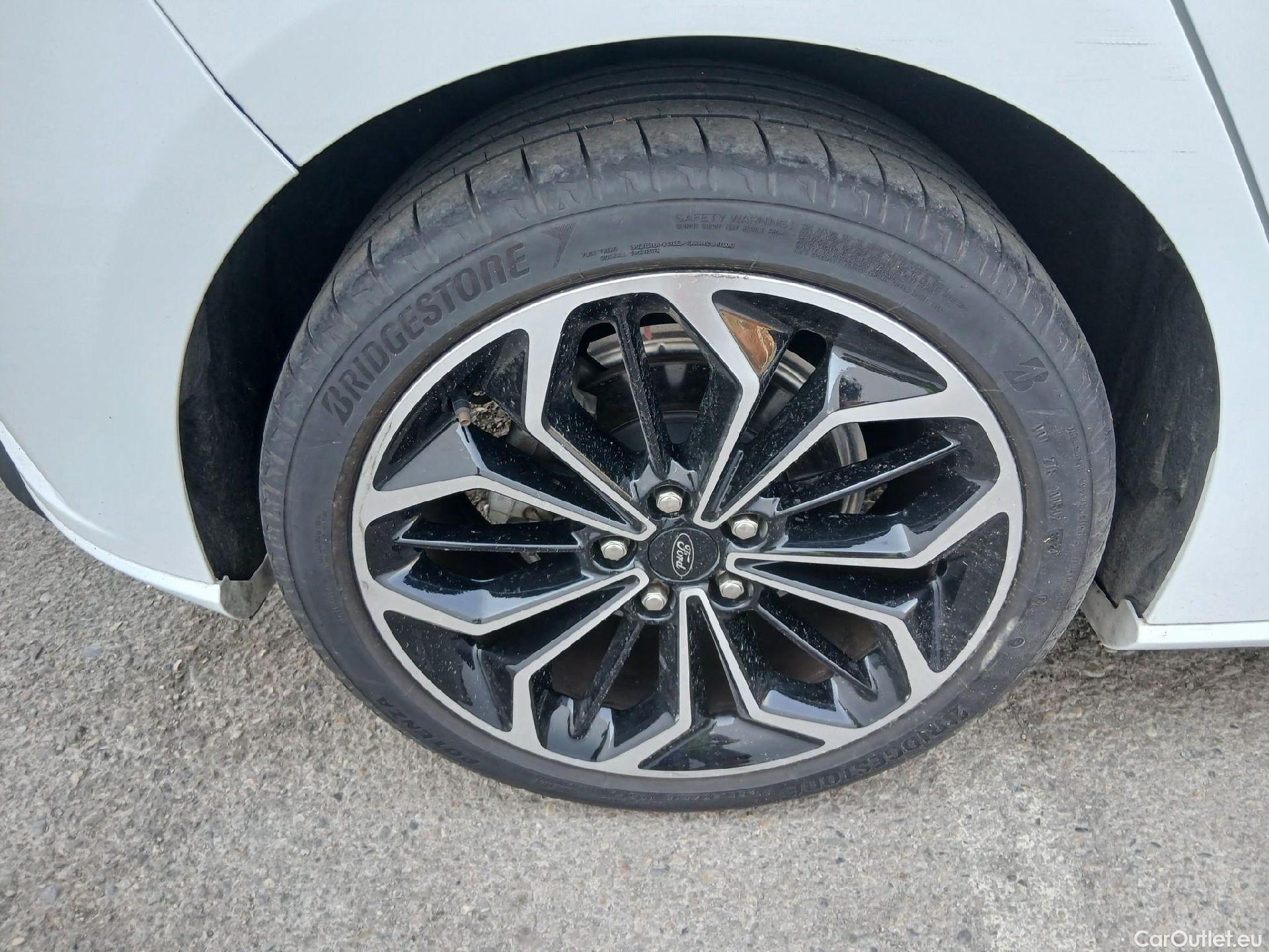  Ford  Focus FORD  / 2018 / 5P / berlina con portón 1.0 Ecoboost MHEV 92kW ST-Line #19