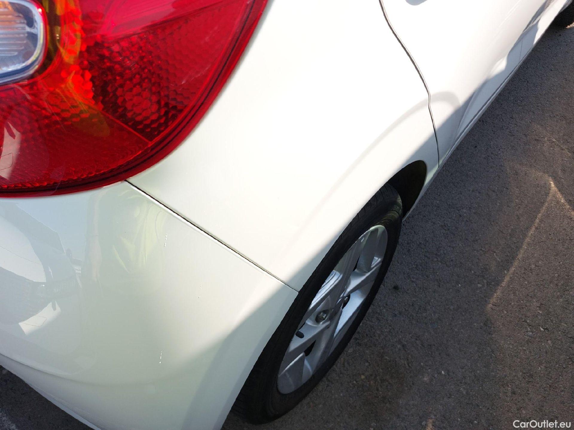  Hyundai  i10 HYUNDAI  / 2020 / 5P / berlina con portón 1.0 Klass #11