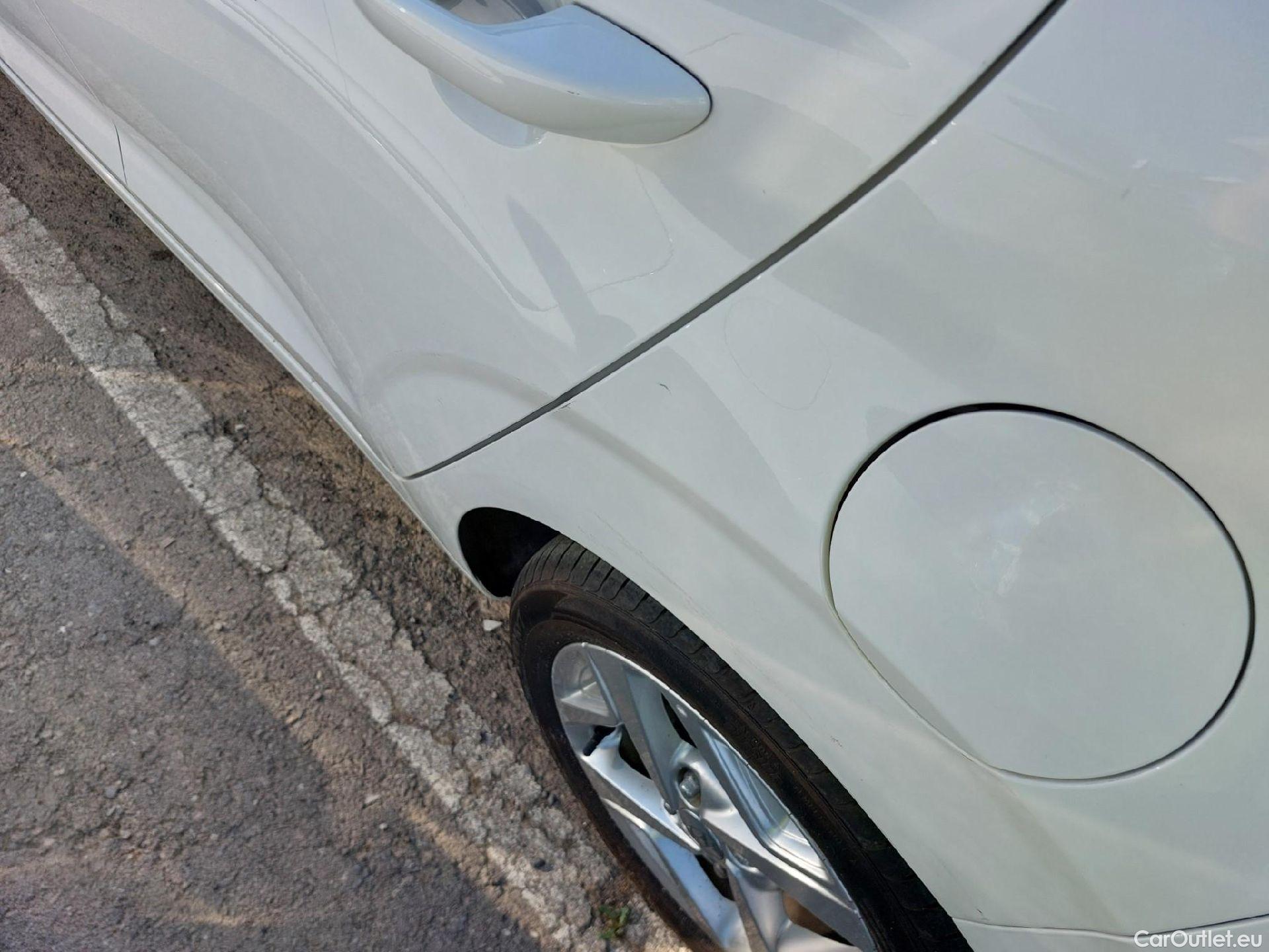  Hyundai  i10 HYUNDAI  / 2020 / 5P / berlina con portón 1.0 Klass #8