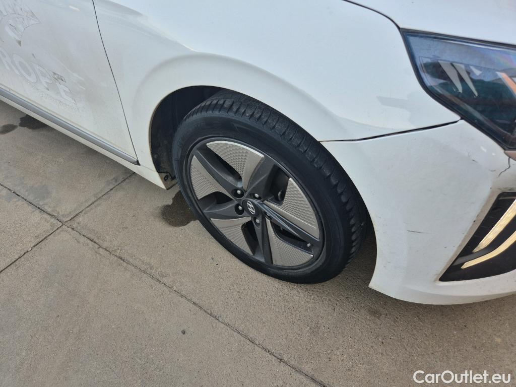  Hyundai   Ioniq HYUNDAI / 2019 / 5P / berlina con portón 1.6 GDI HEV Tecno DCT #18