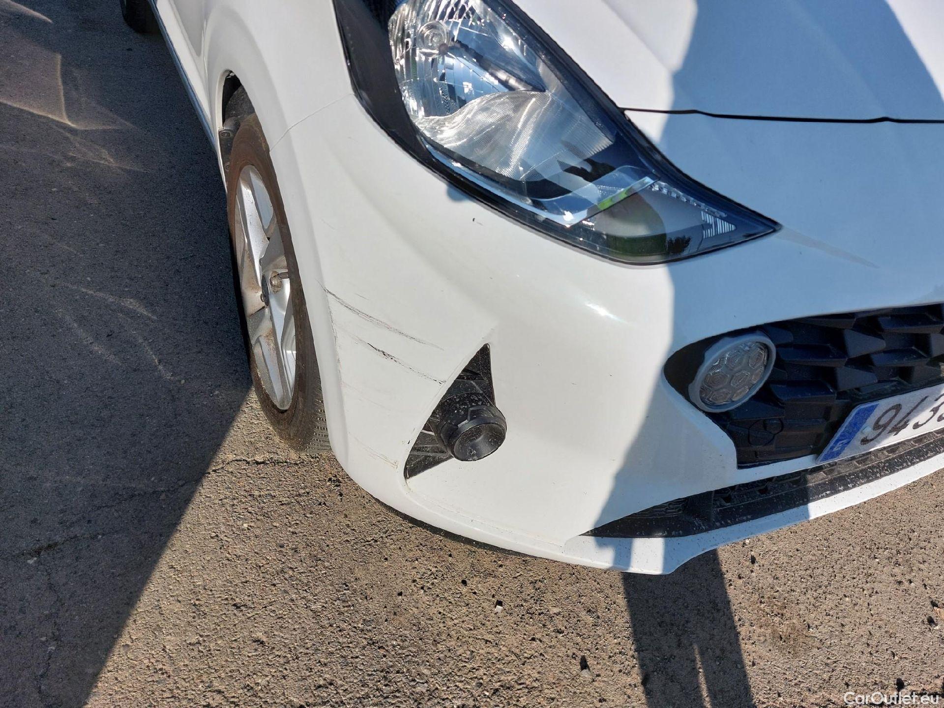  Hyundai  i10 HYUNDAI  / 2020 / 5P / berlina con portón 1.0 Klass #3