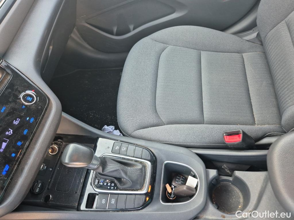  Hyundai   Ioniq HYUNDAI / 2019 / 5P / berlina con portón 1.6 GDI HEV Tecno DCT #28