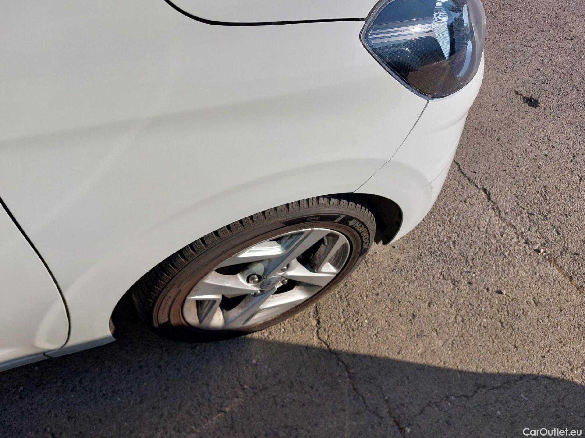  Hyundai  i10 HYUNDAI  / 2020 / 5P / berlina con portón 1.0 Klass #15