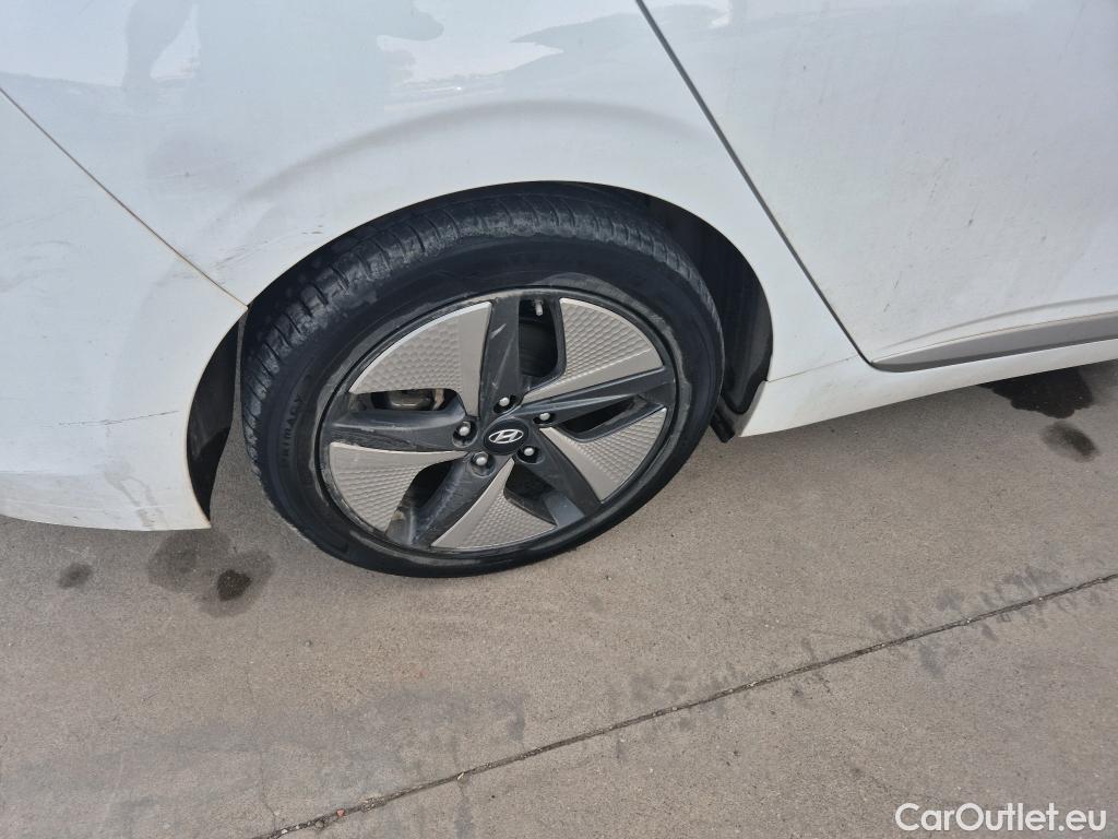  Hyundai   Ioniq HYUNDAI / 2019 / 5P / berlina con portón 1.6 GDI HEV Tecno DCT #4