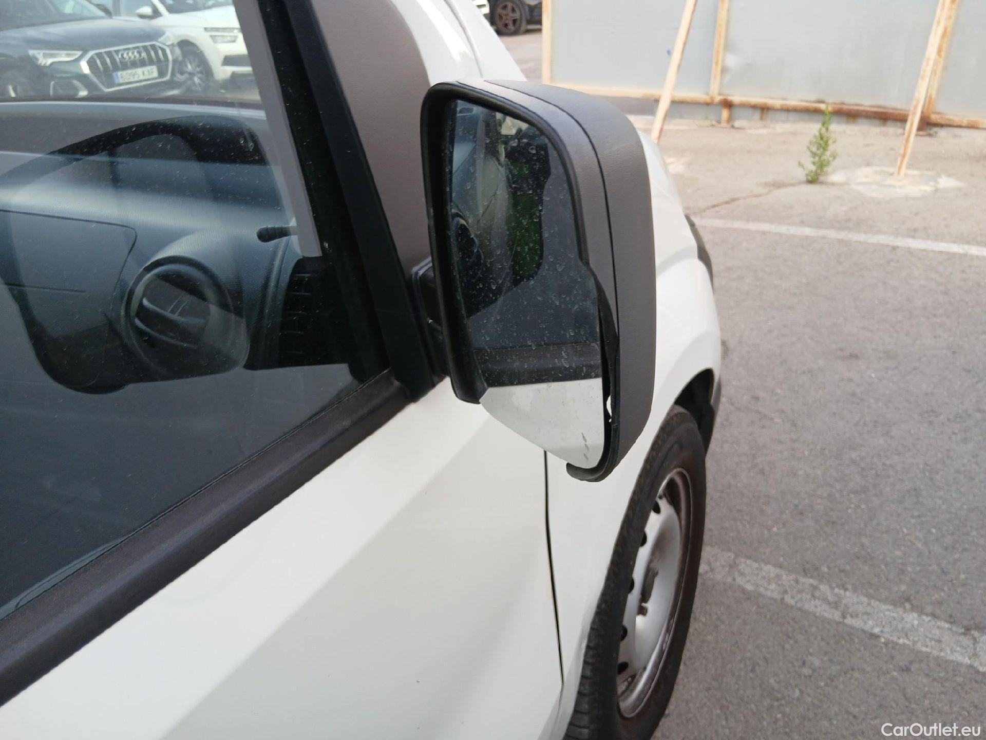  Fiat  Fiorino FIAT  / 2016 / 3P / furgón derivado de turismo Cargo Base N1 1.3 MJet 70 kW (95 CV) #22