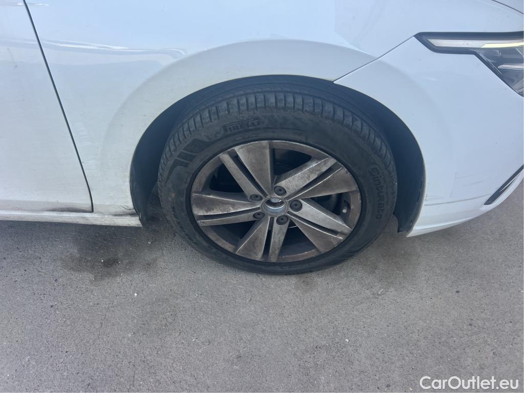  Volkswagen  Golf  VOLKSWAGEN / 2020 / 5P / familiar Life 2.0 TDI 85kW (115CV) DSG Variant #21
