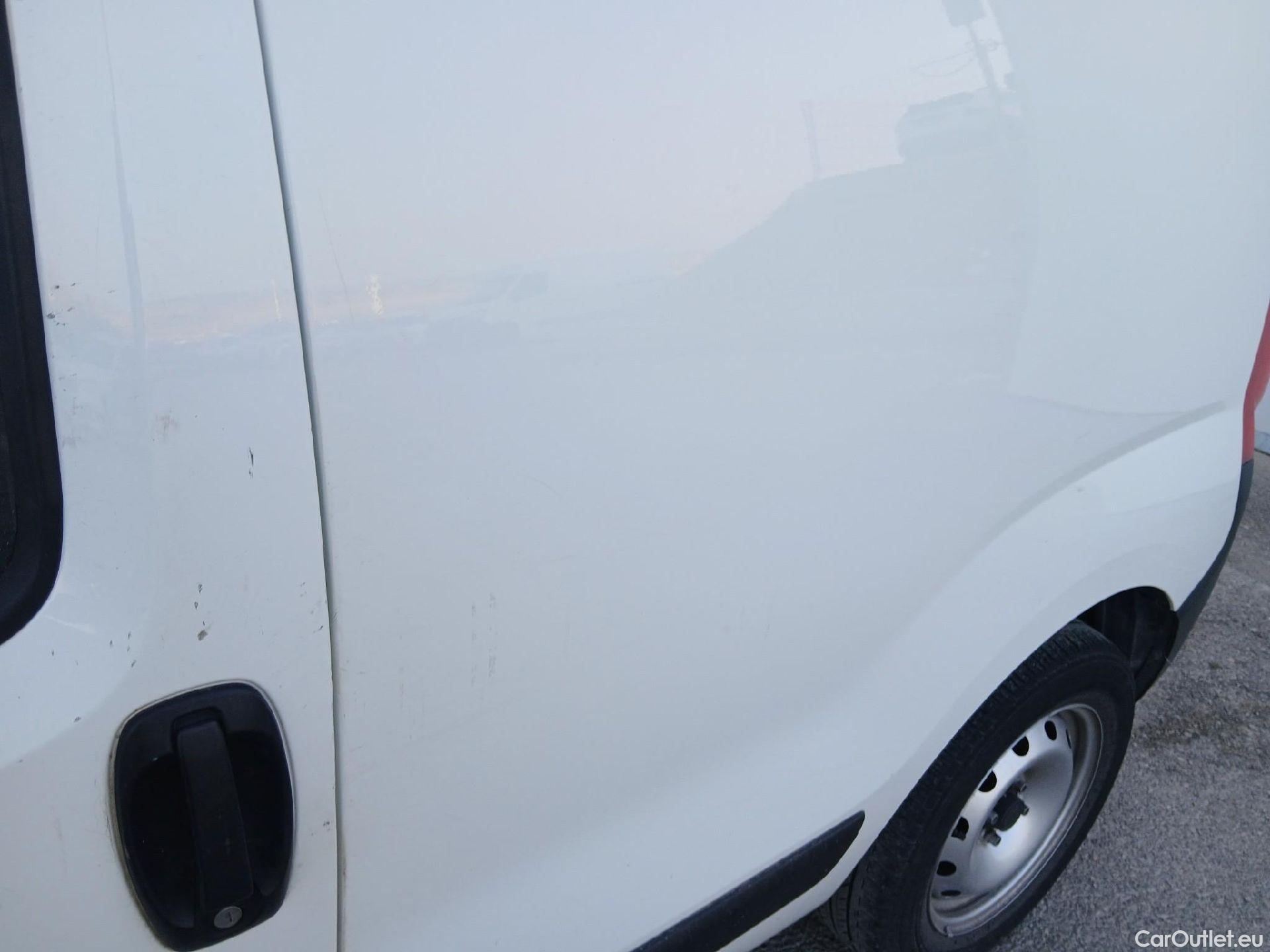  Fiat  Fiorino FIAT  / 2016 / 3P / furgón derivado de turismo Cargo Base N1 1.3 MJet 70 kW (95 CV) #9