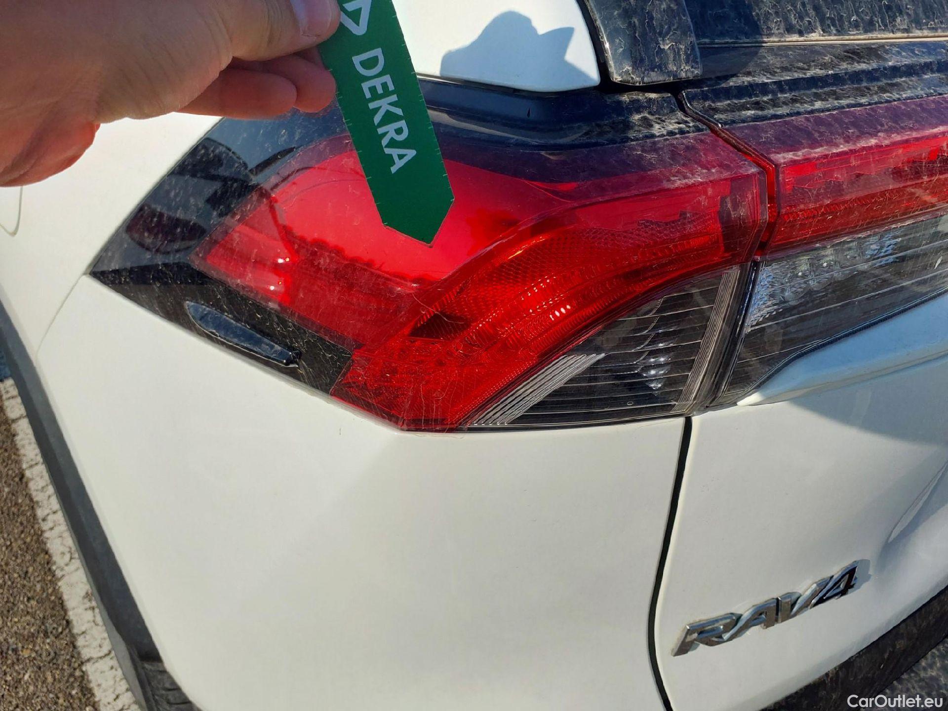  Toyota  RAV4 TOYOTA  / 2018 / 5P / todoterreno 2.5l 220H Business 4WD #9