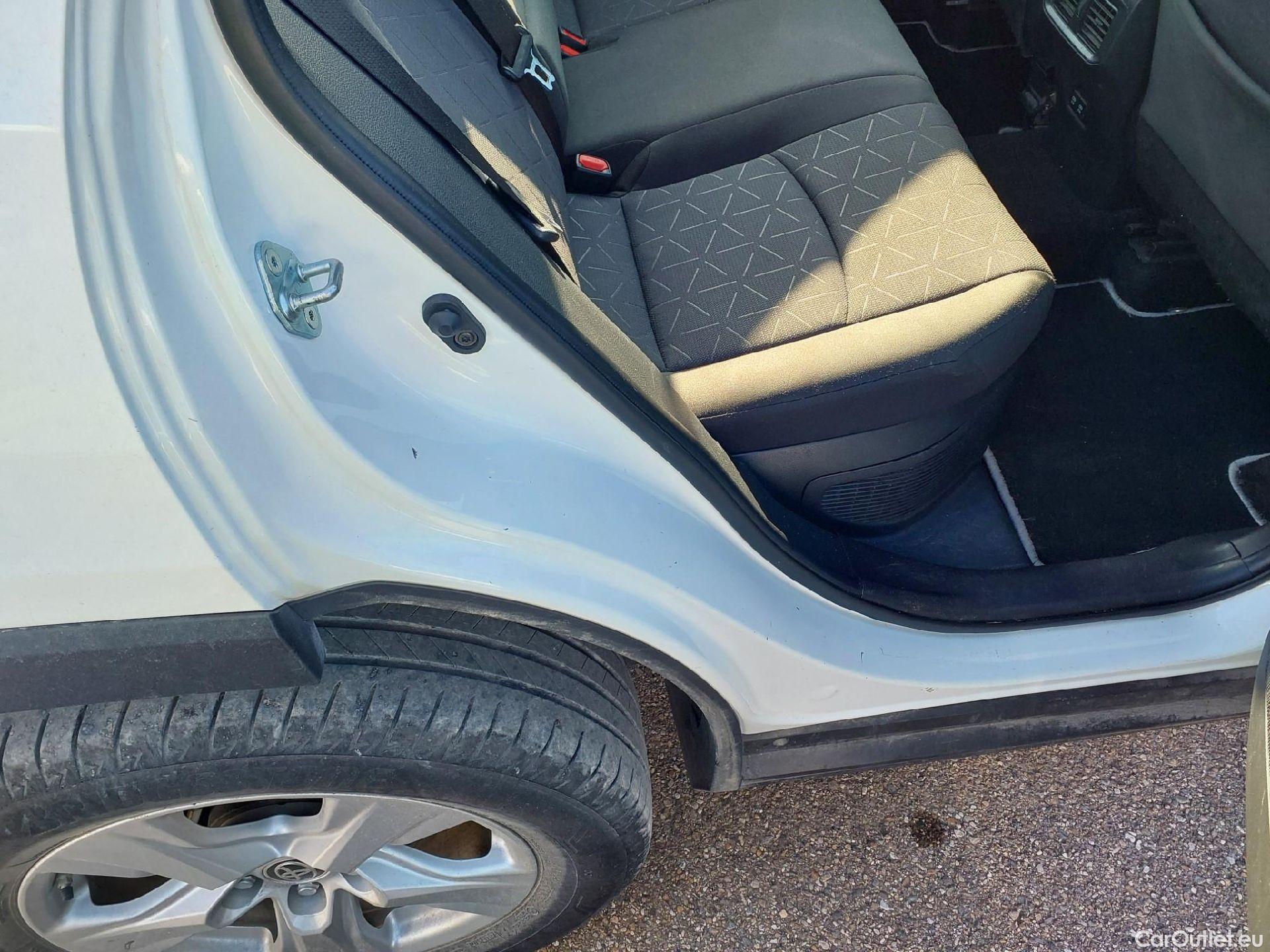  Toyota  RAV4 TOYOTA  / 2018 / 5P / todoterreno 2.5l 220H Business 4WD #1