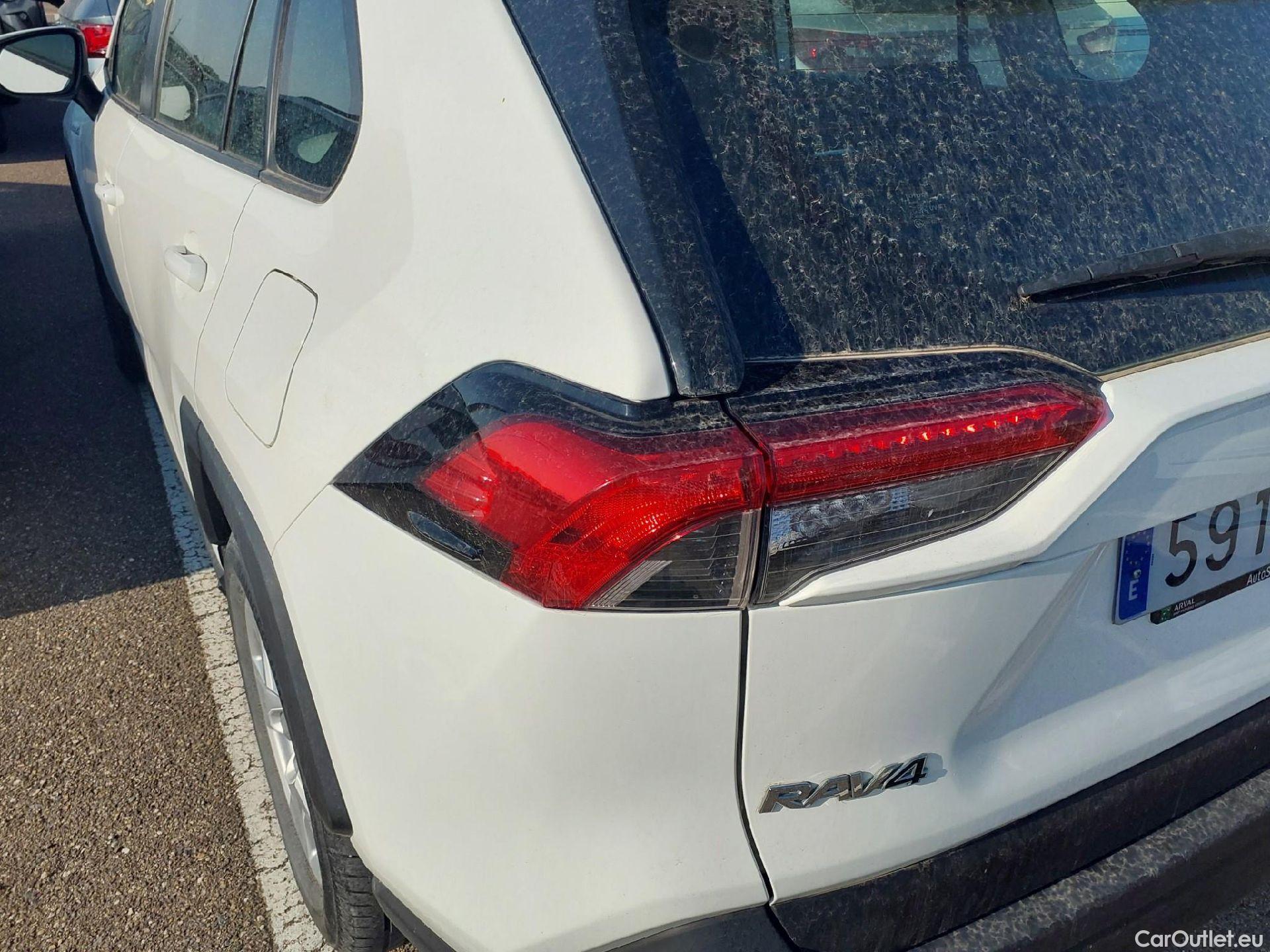  Toyota  RAV4 TOYOTA  / 2018 / 5P / todoterreno 2.5l 220H Business 4WD #10
