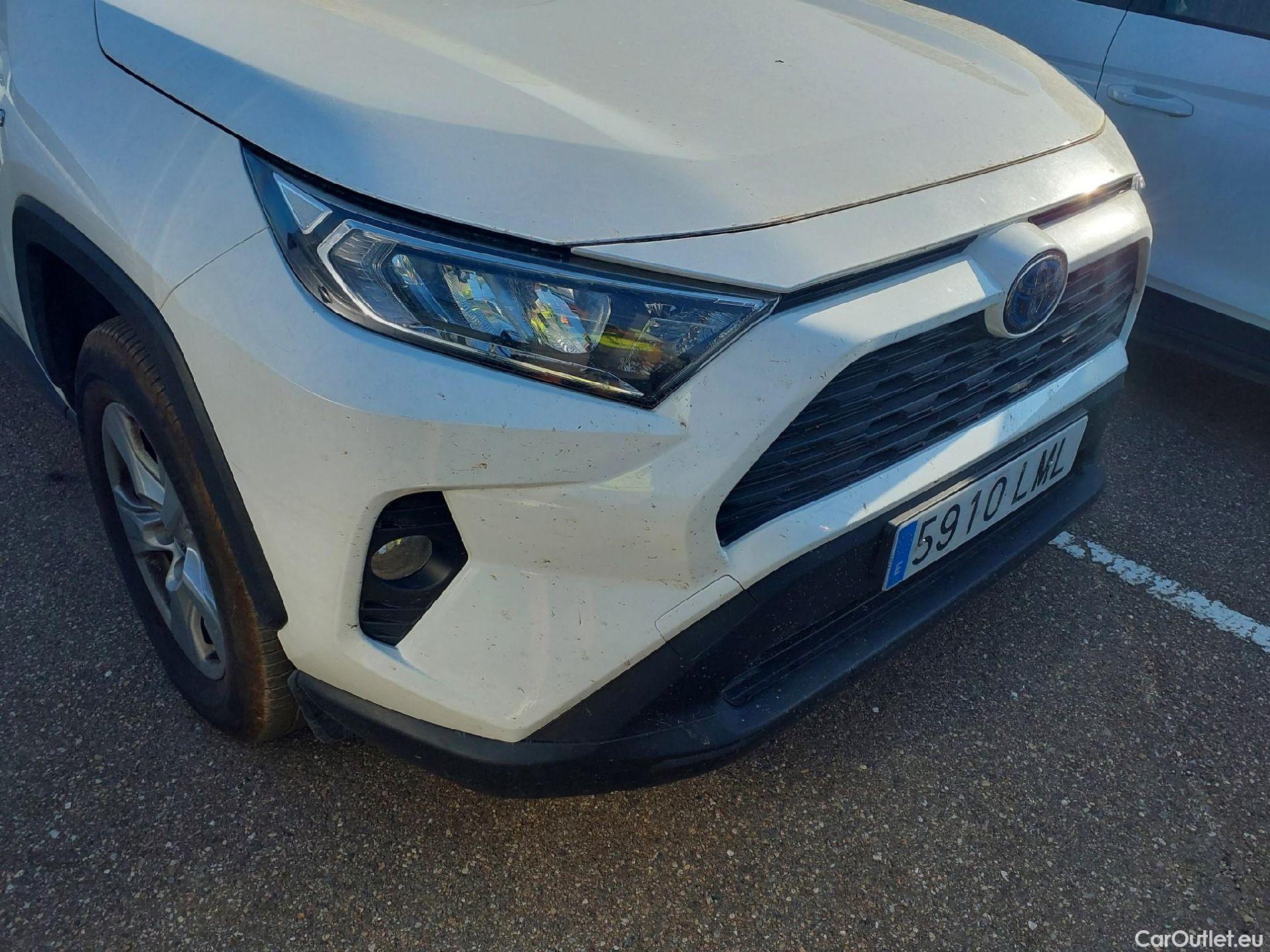  Toyota  RAV4 TOYOTA  / 2018 / 5P / todoterreno 2.5l 220H Business 4WD #19