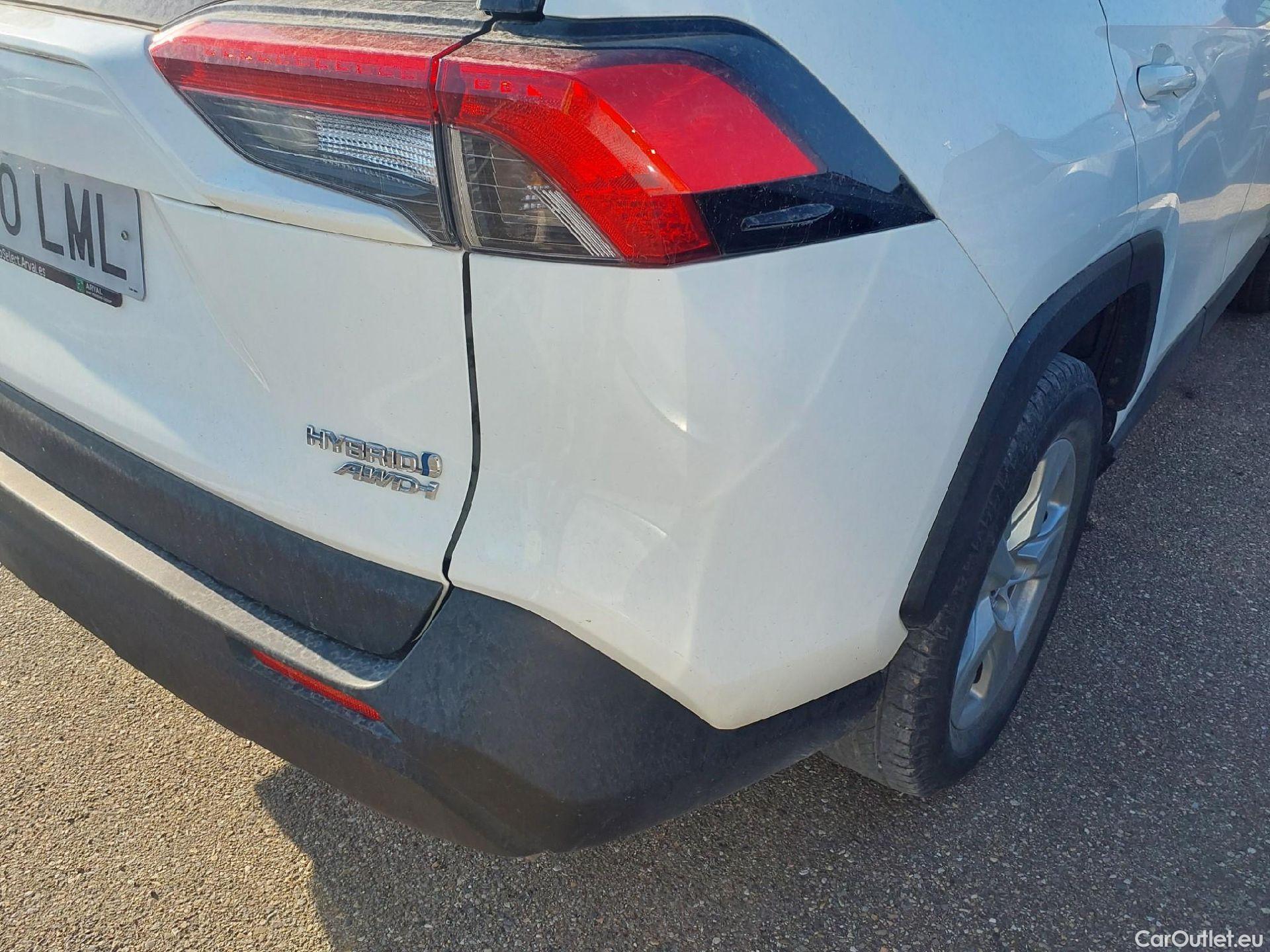  Toyota  RAV4 TOYOTA  / 2018 / 5P / todoterreno 2.5l 220H Business 4WD #13