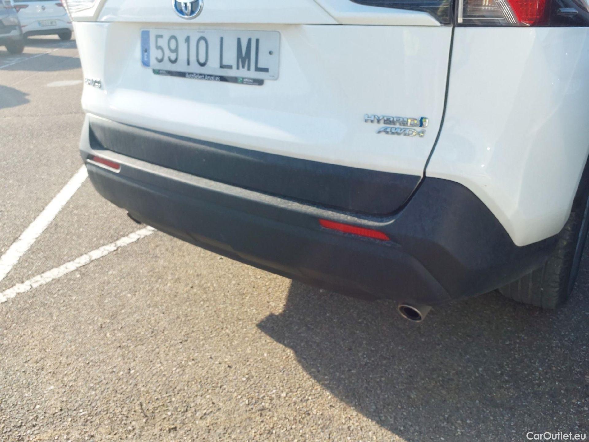  Toyota  RAV4 TOYOTA  / 2018 / 5P / todoterreno 2.5l 220H Business 4WD #11
