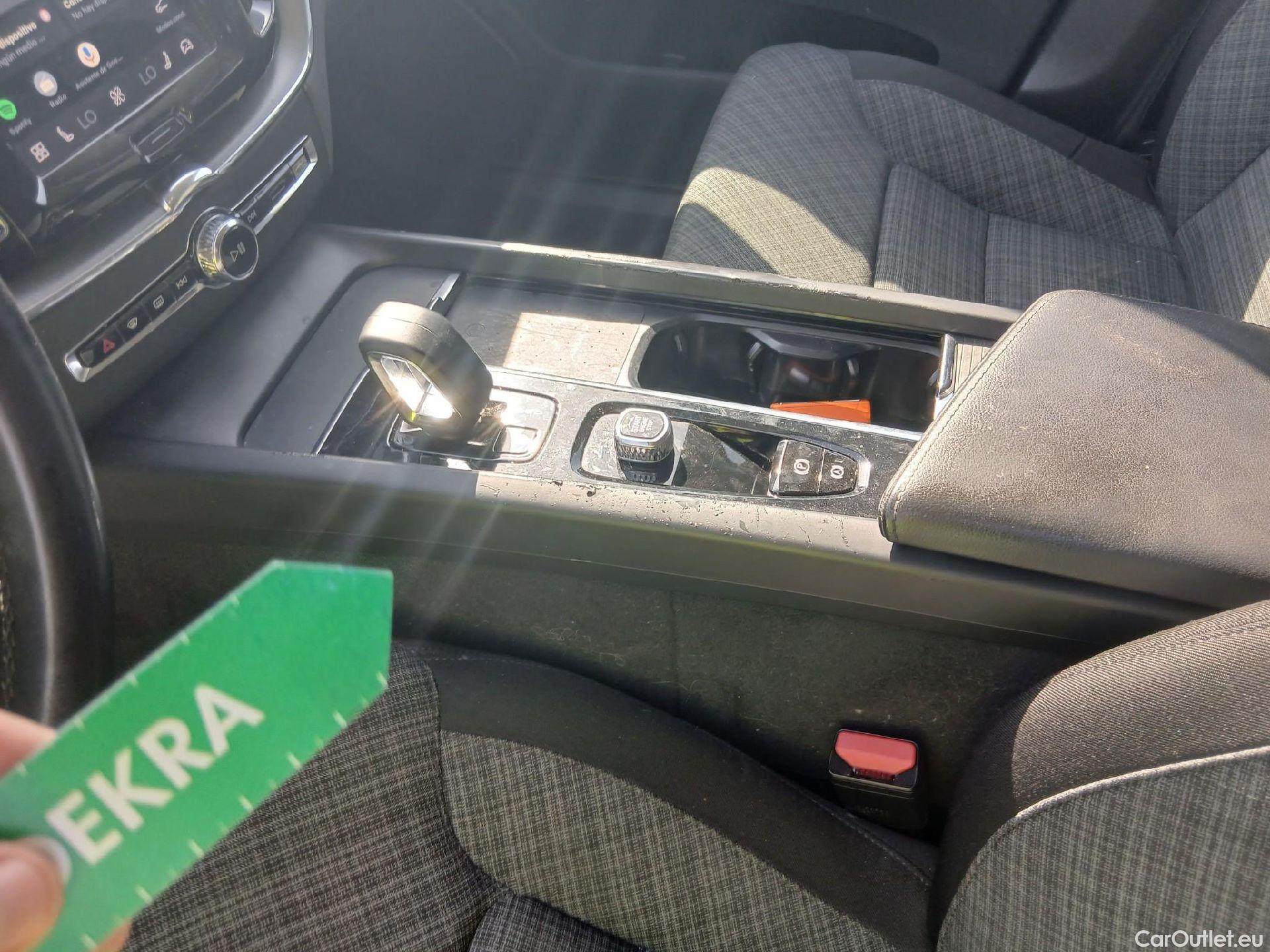  Volvo  XC60 VOLVO  / 2017 / 5P / todoterreno 2.0 B4 D Core Auto #3
