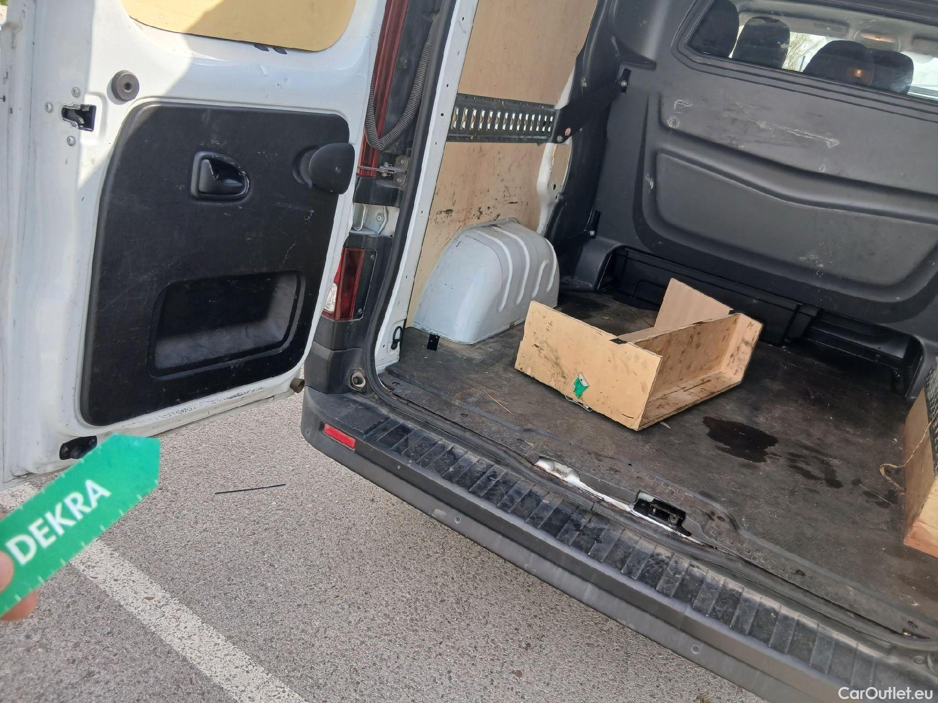  Renault  Trafic RENAULT  / 2019 / 4P / furgón Doble Cabina 27 L1 Energy BluedCi 88 kW #2