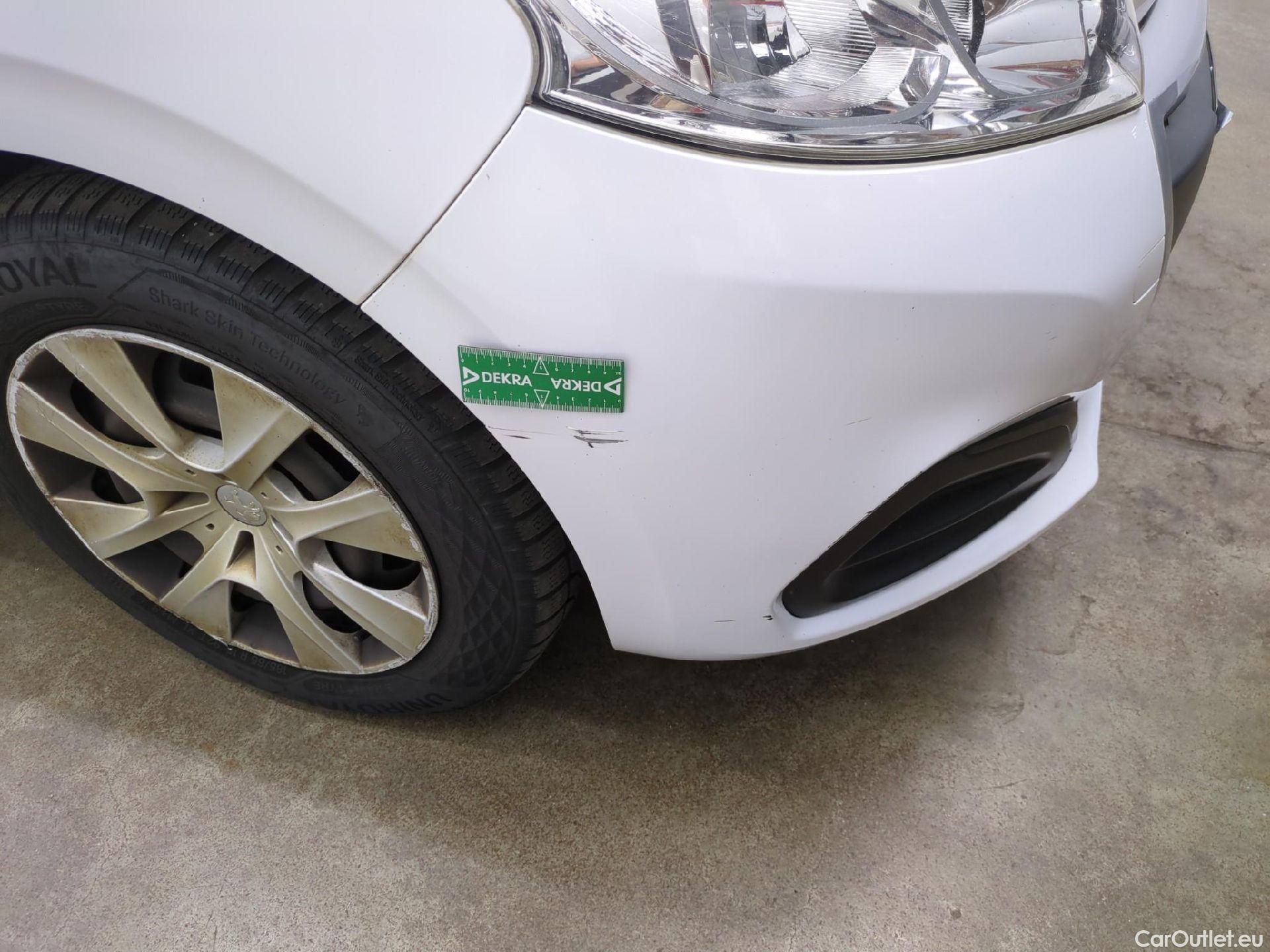 Peugeot  208  Affaire Premium 1.6 HDi 75CV BVM5 E6 #49