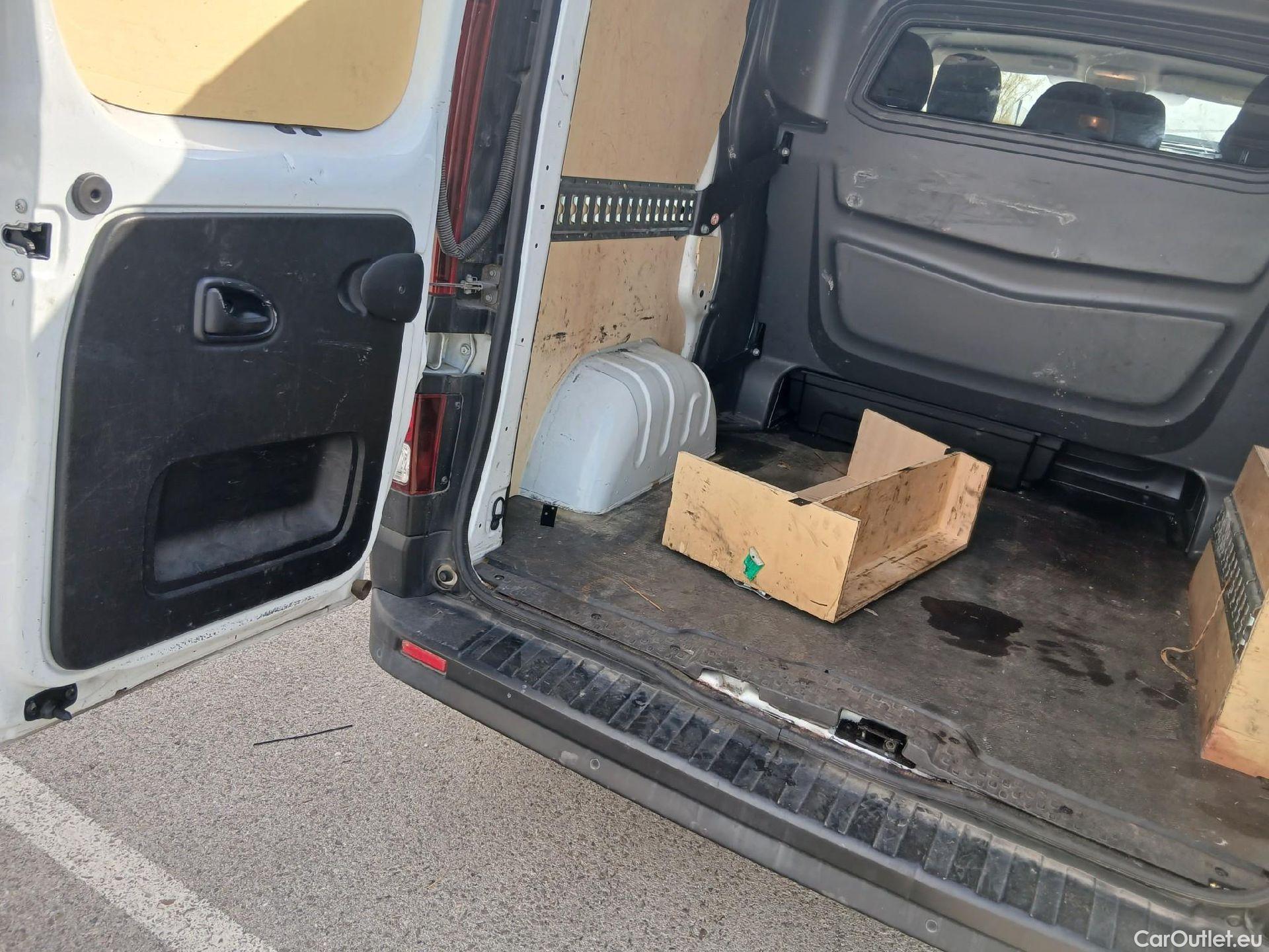  Renault  Trafic RENAULT  / 2019 / 4P / furgón Doble Cabina 27 L1 Energy BluedCi 88 kW #1