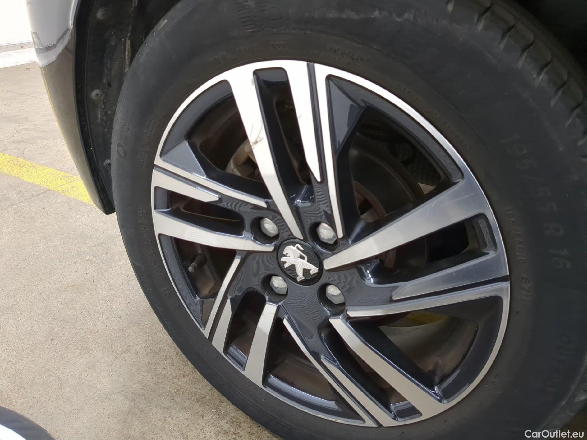  Peugeot  208  Allure 1.2 PureTech 100CV BVM6 E6d #23