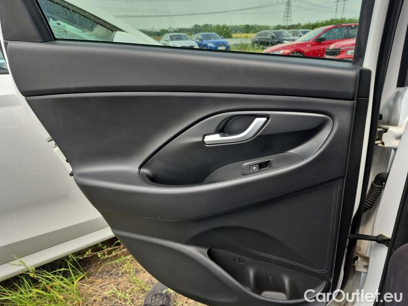  Hyundai  i30  (PD)(01.2017  ->)  kom.1.5T-GDI Style AT 5d #13