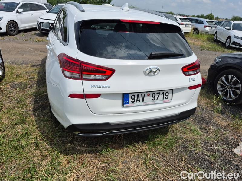  Hyundai  i30  (PD)(01.2017  ->)  kom.1.5T-GDI Style AT 5d #16